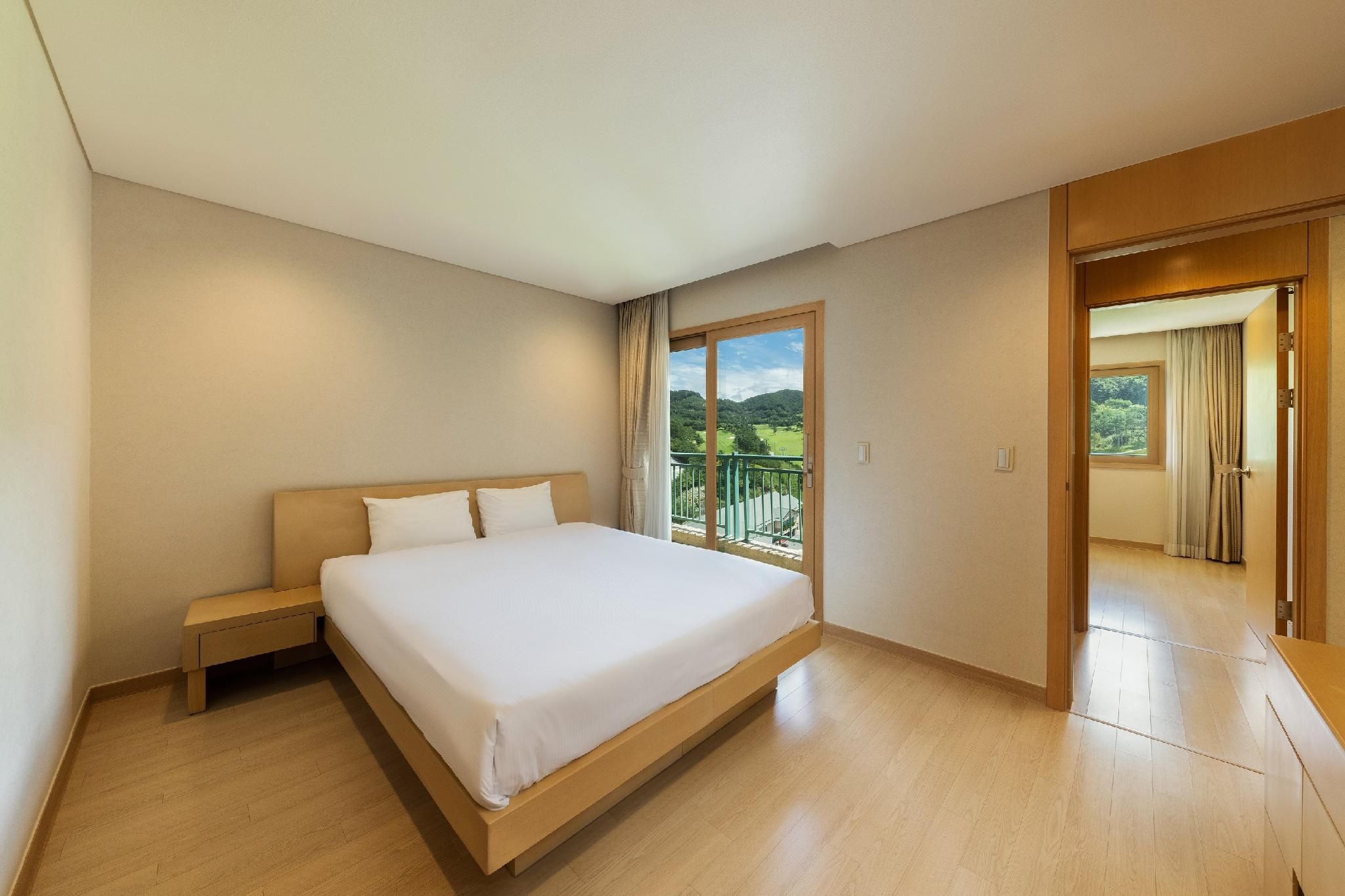 Hills Village Standard Room with Double Bed - 45 Pyeong