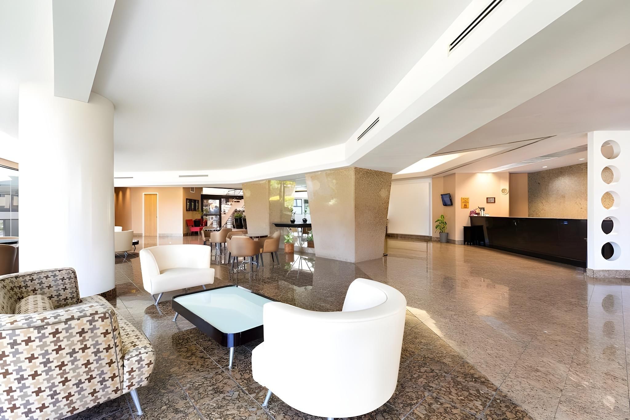 Irazu Hotel & Studios