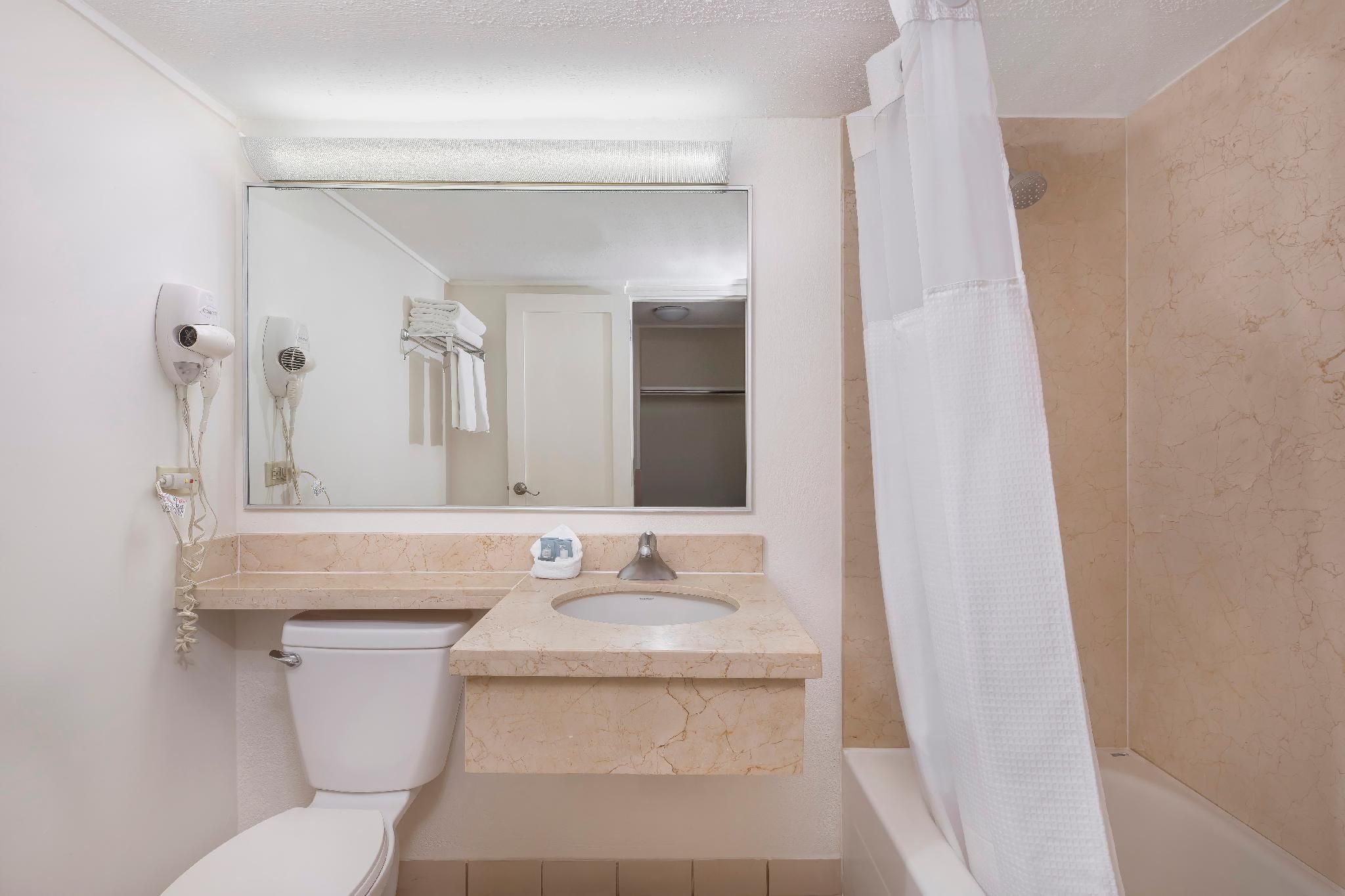 Universal Double Room for 2 People - Non-Smoking