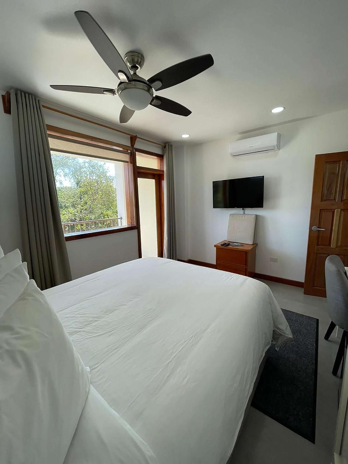 1 Queen Bed, Non-Smoking, Sofabed, Balcony, Garden View, Kitchenette