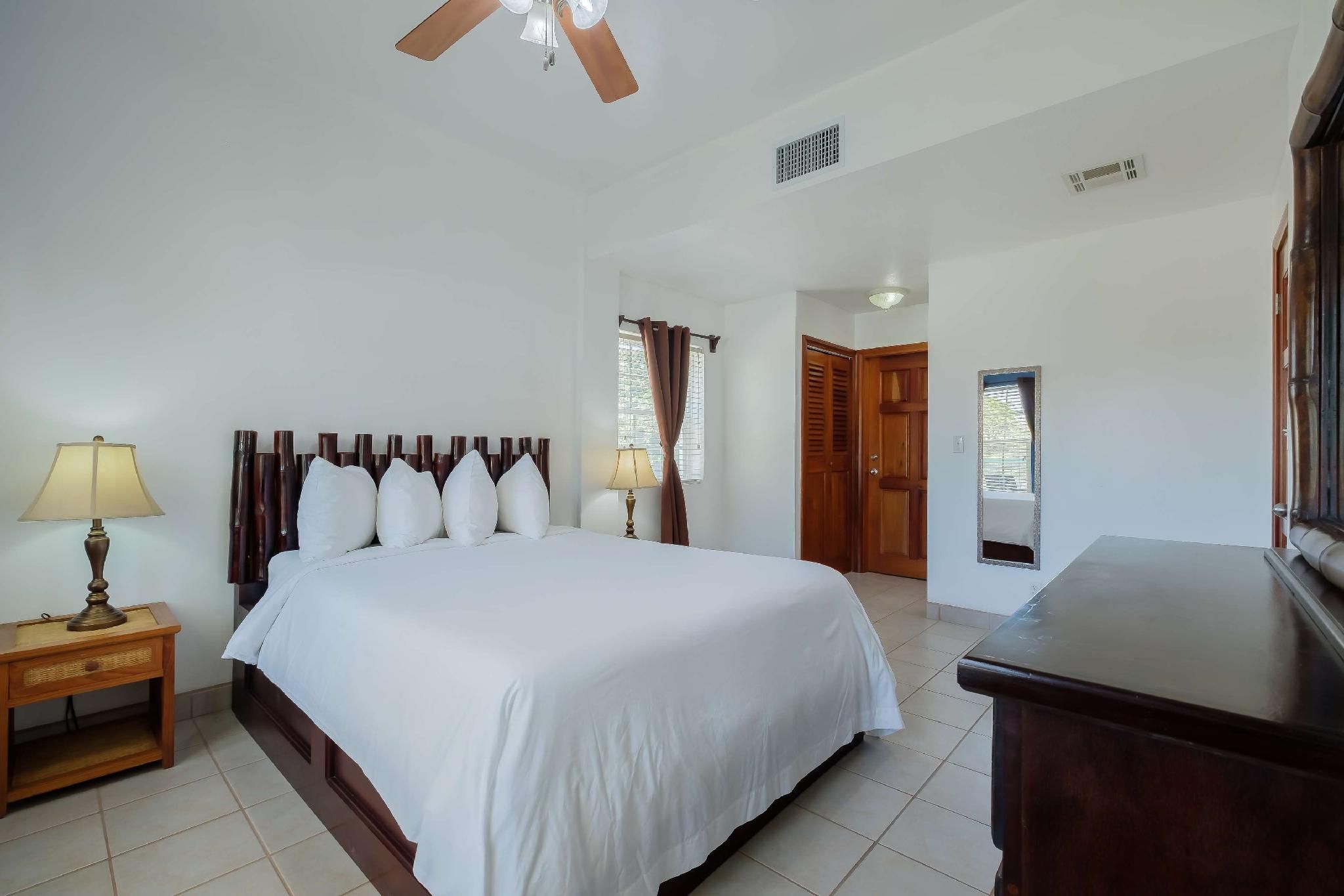 1 Queen Bed, Non-Smoking, Sofabed, Balcony, Pool View, Kitchenette