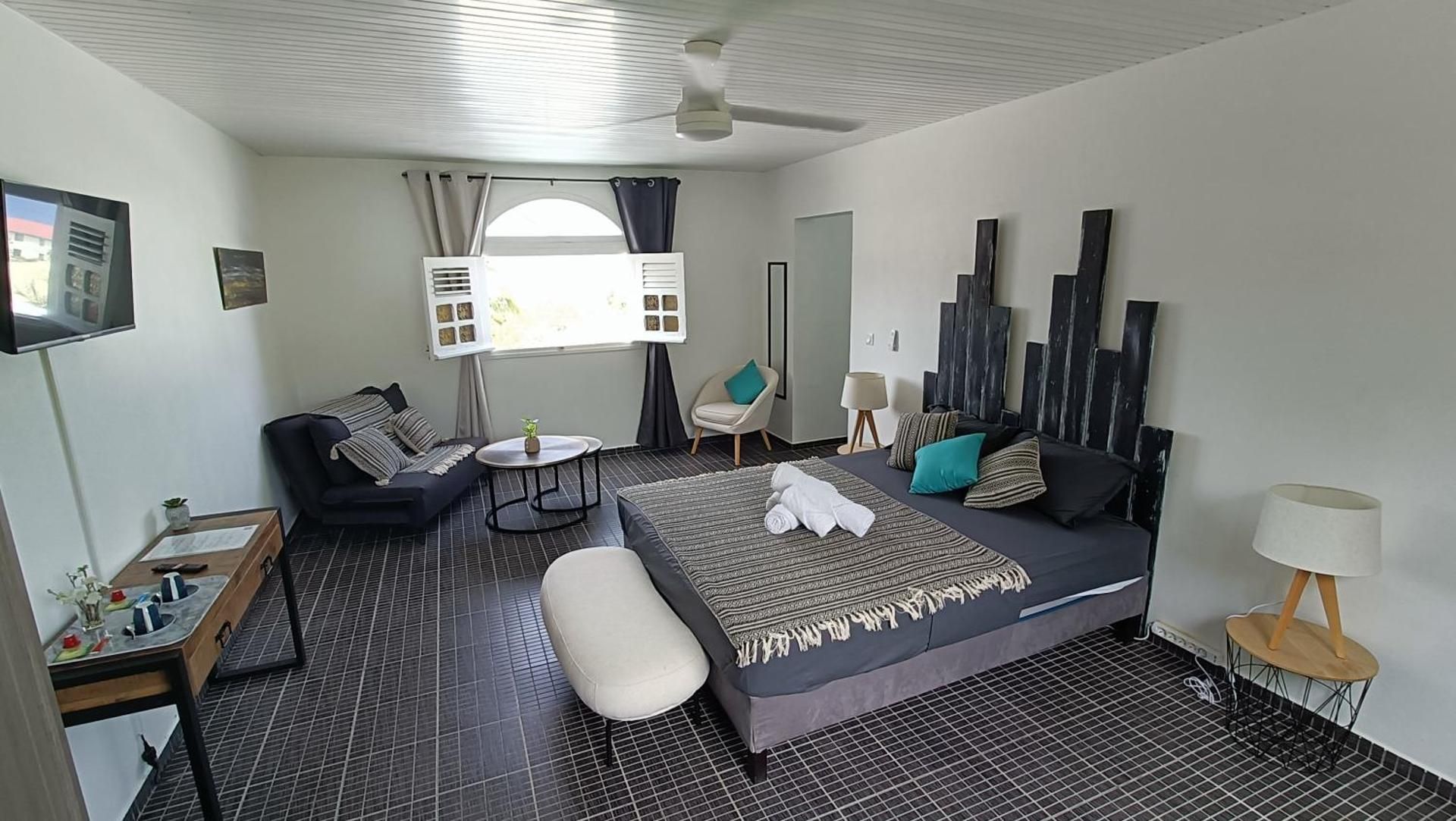 Deluxe Queen Room