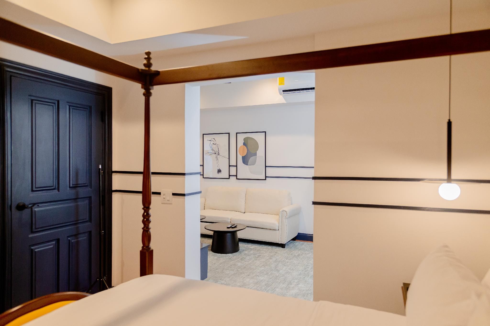 1 Queen Bed Suite