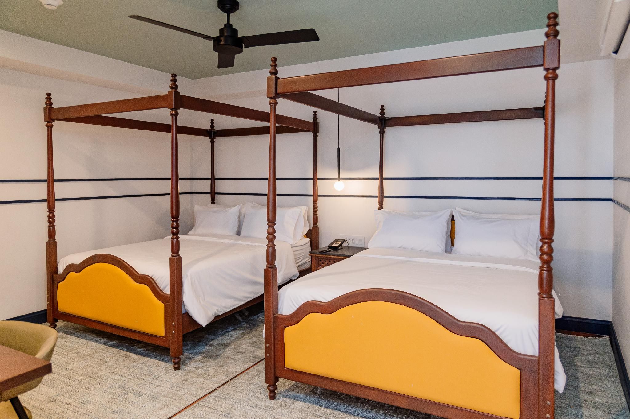 2 Queen Beds Grand