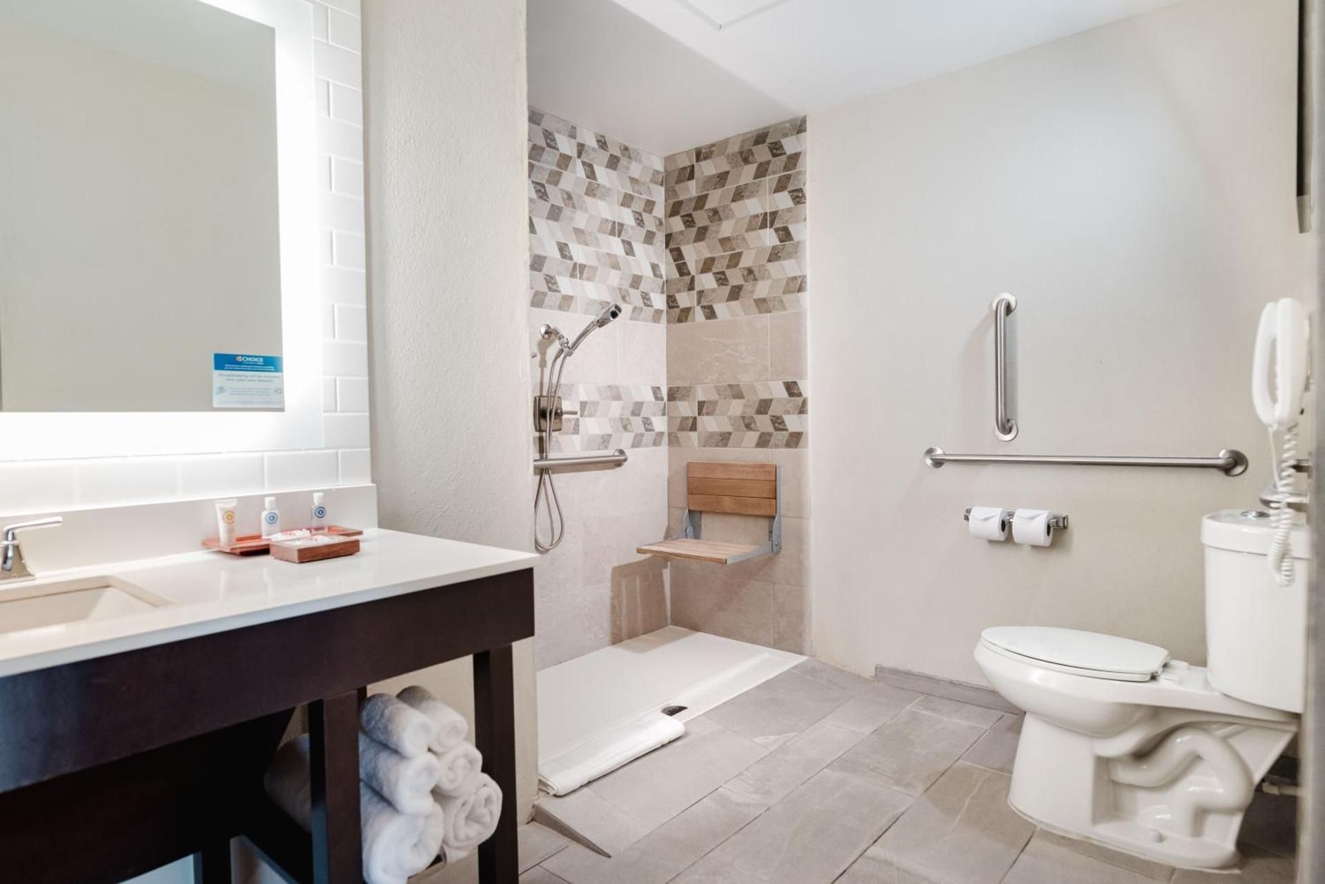 Comfort Inn & Suites Tobago King Room - Accessible/Non-Smoking 3