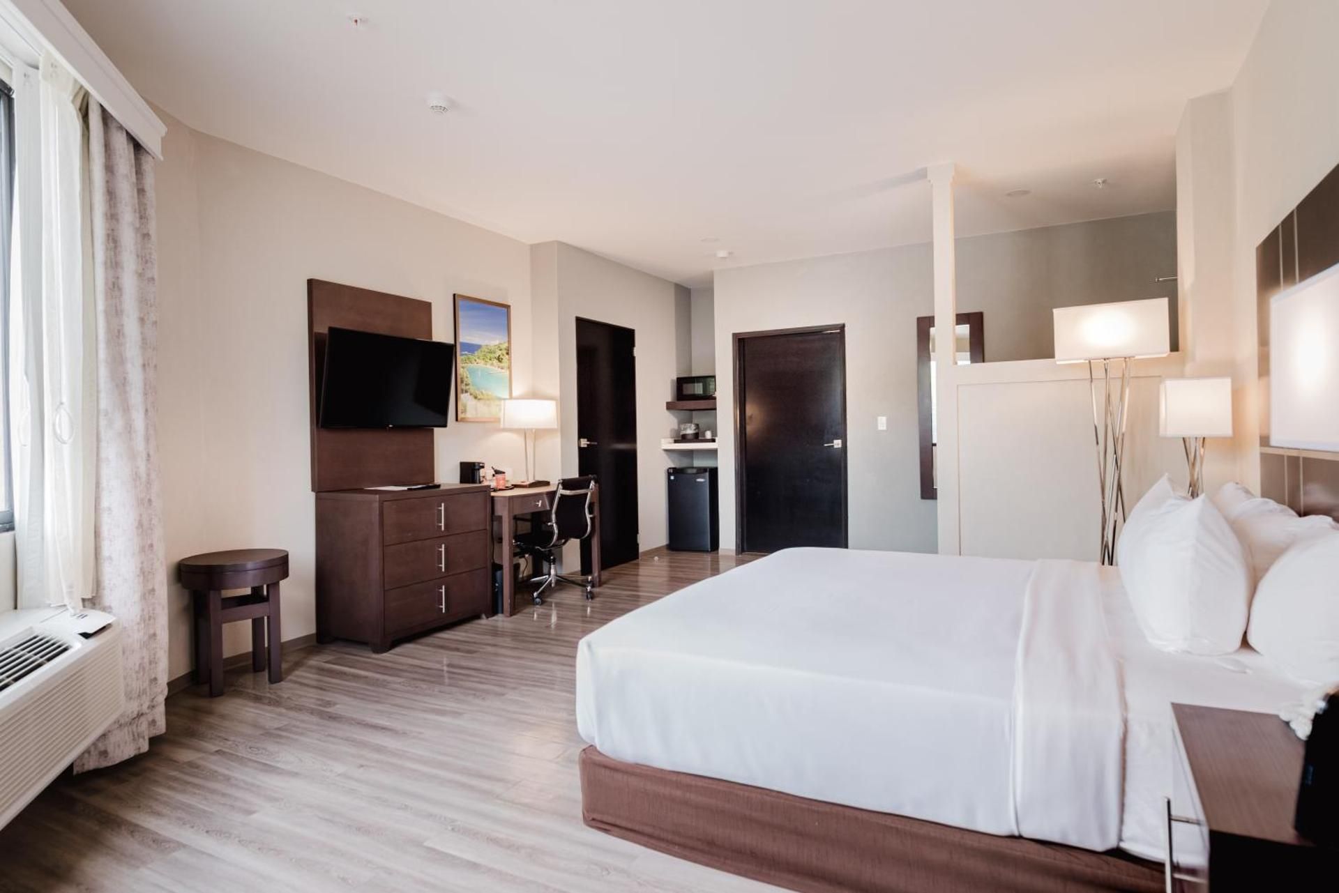 Comfort Inn & Suites Tobago King Room - Accessible/Non-Smoking 2