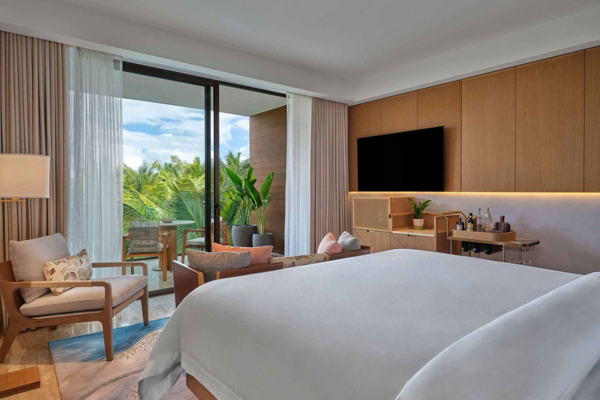 Deluxe, Guest room, 1 King, Partial ocean view, Balcony