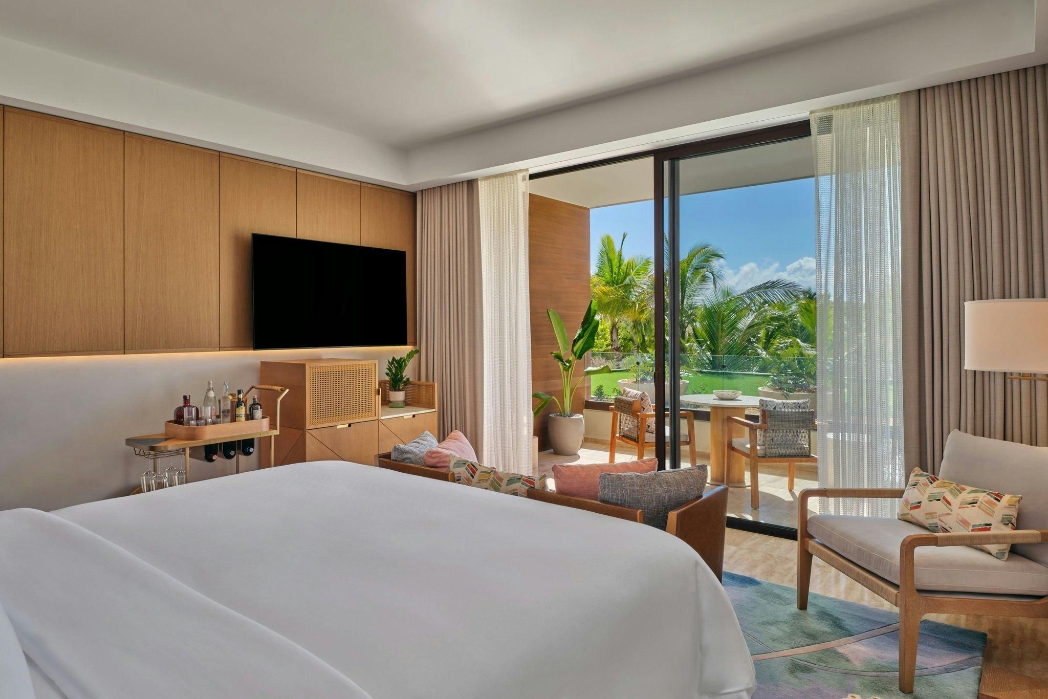 Superior, Guest room, 1 King, Limited view, Balcony