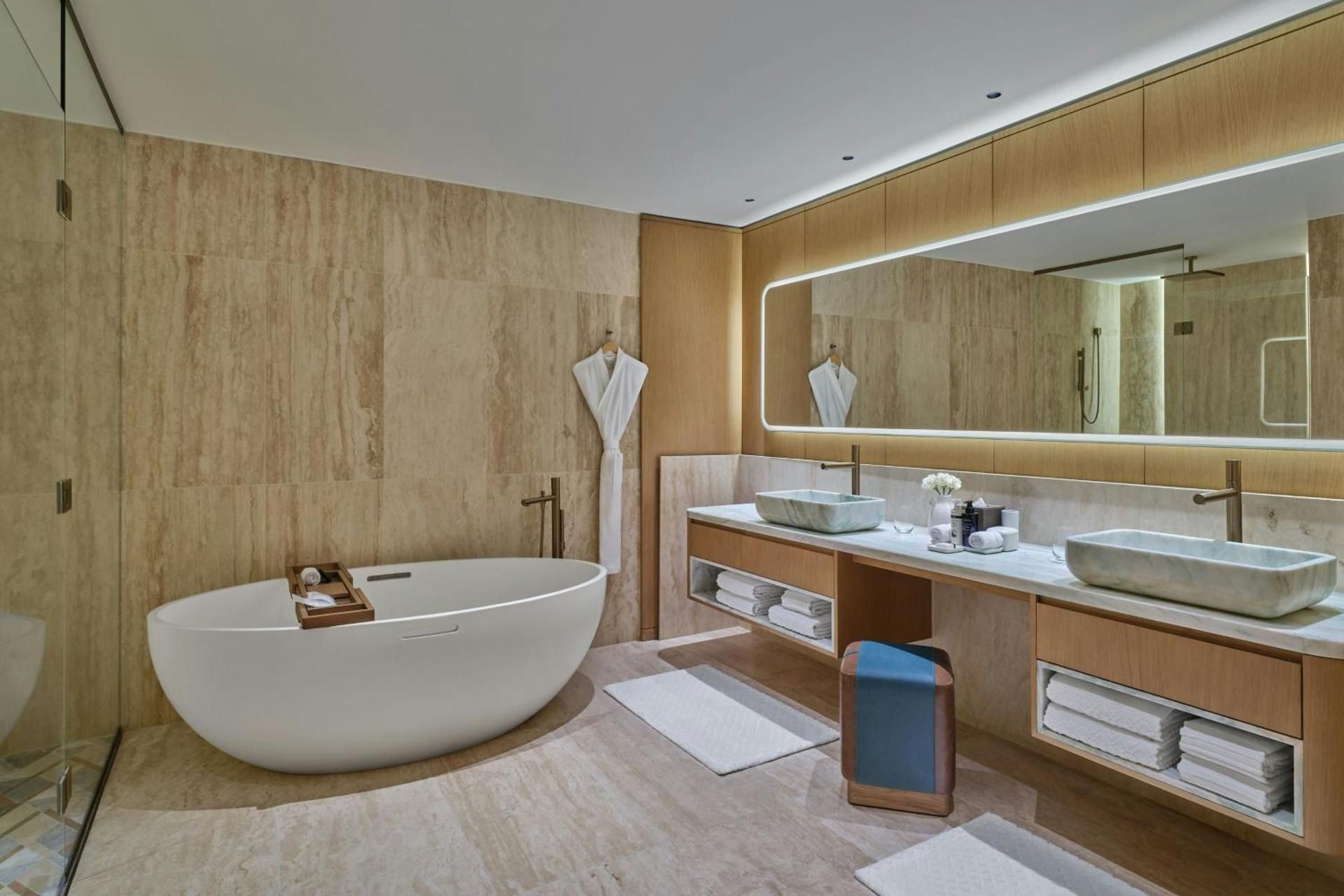 One-Bedroom King Suite with Pool Access