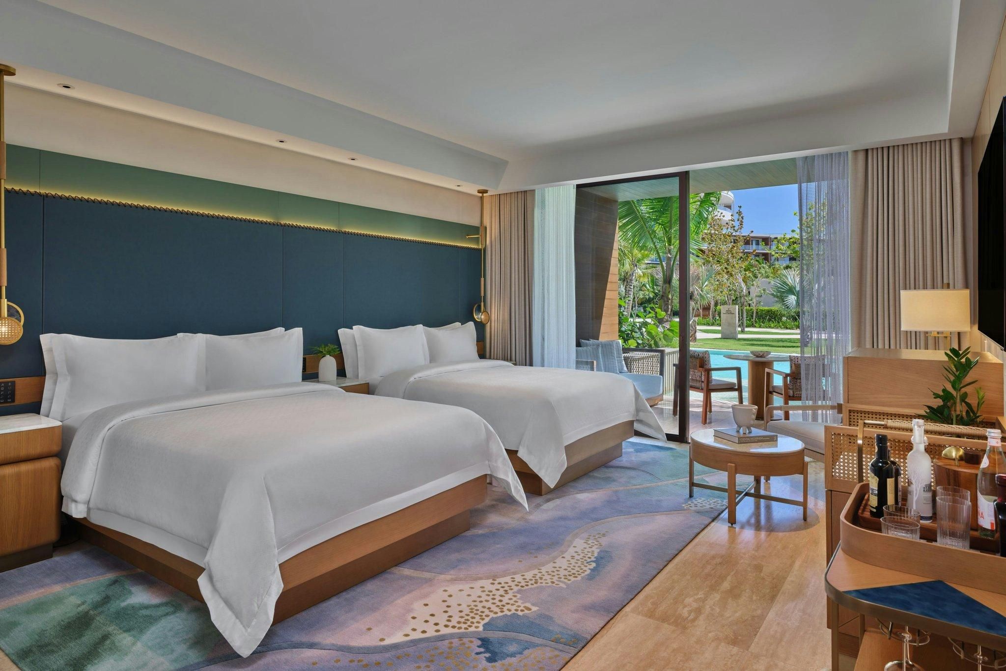 Palm Luxe Swim Out, Guest Room, 2 Queen, Pool Access