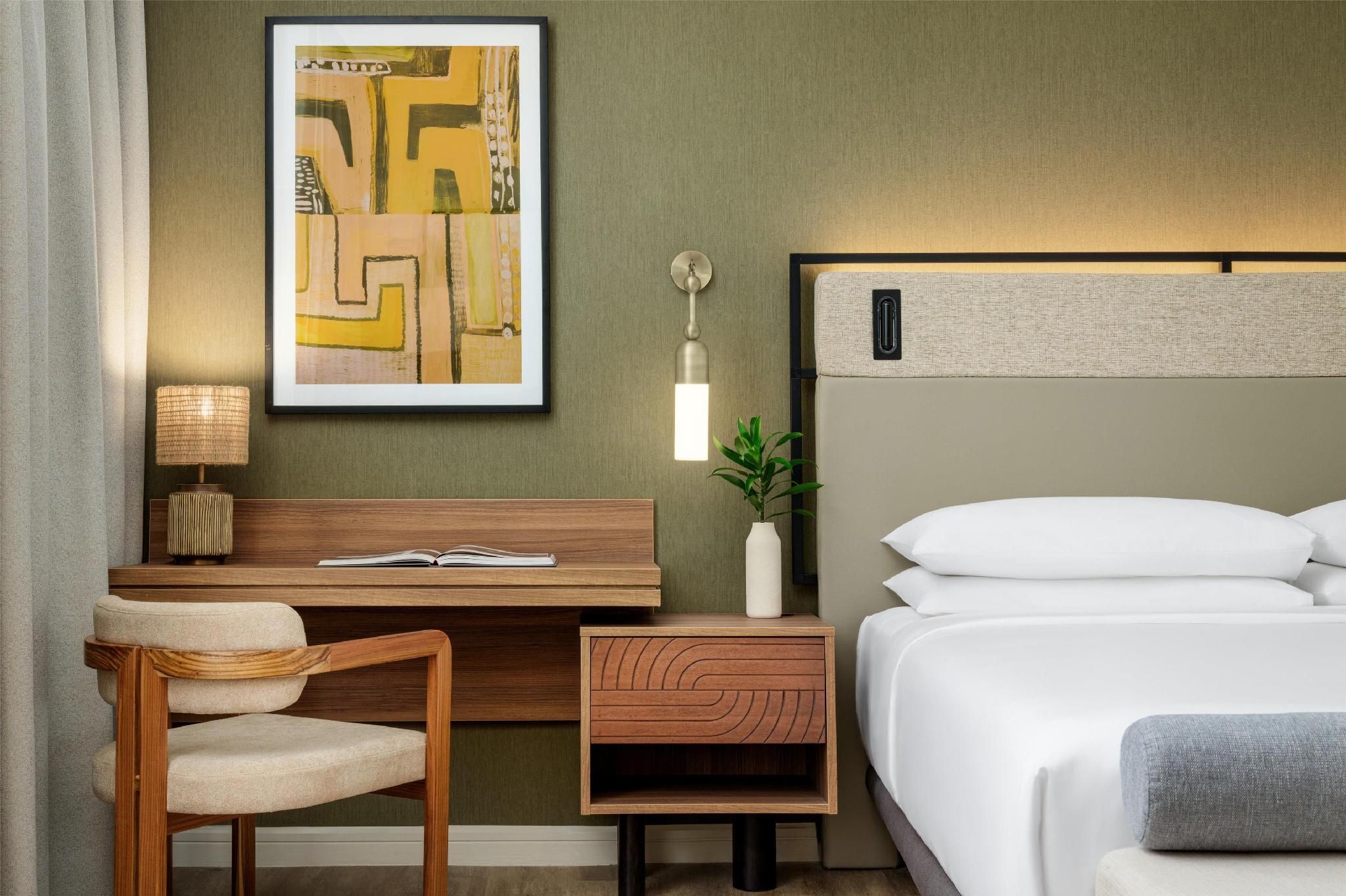 1 King Bed Club Access Corner
