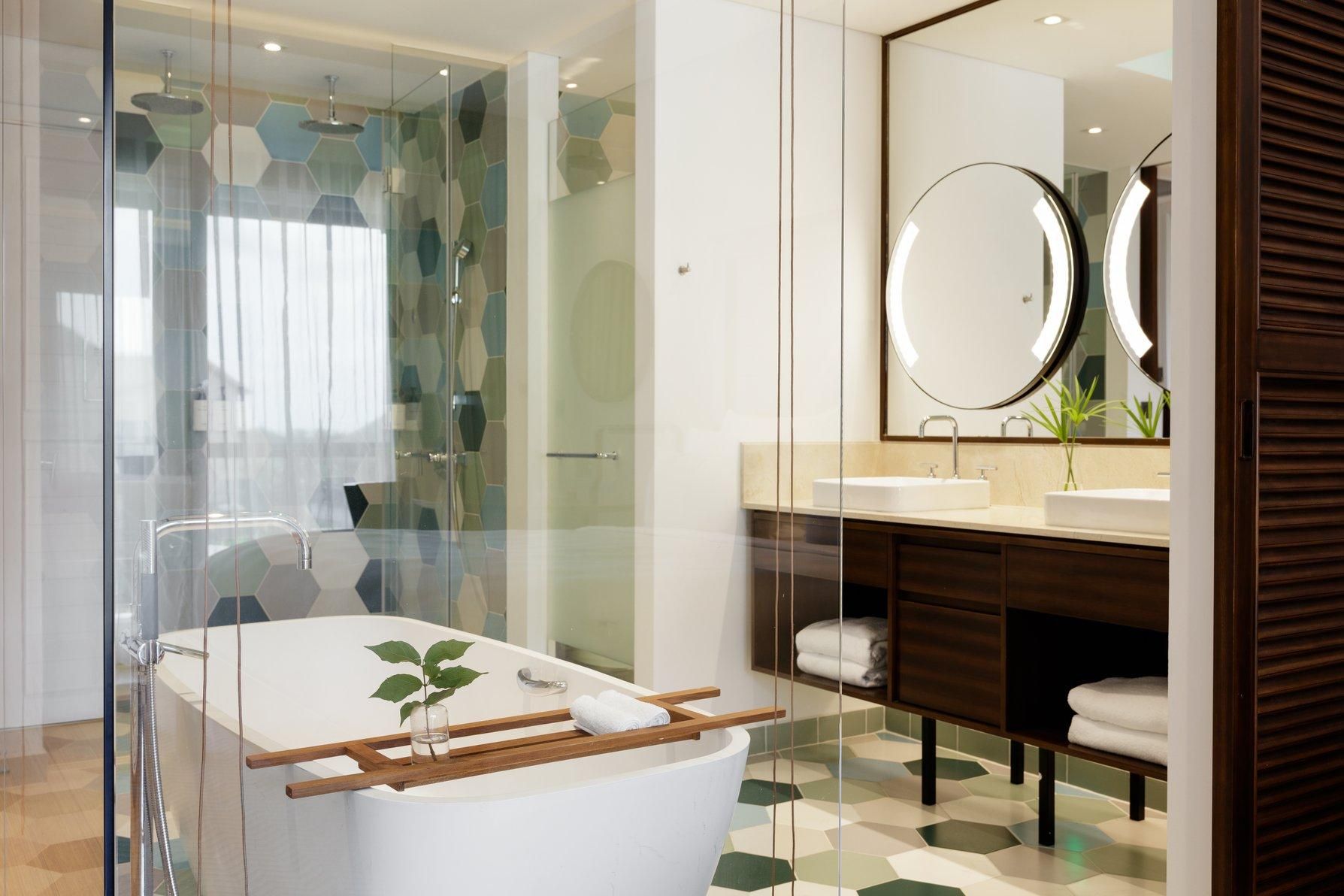 1 King Premium Plunge Pool Access