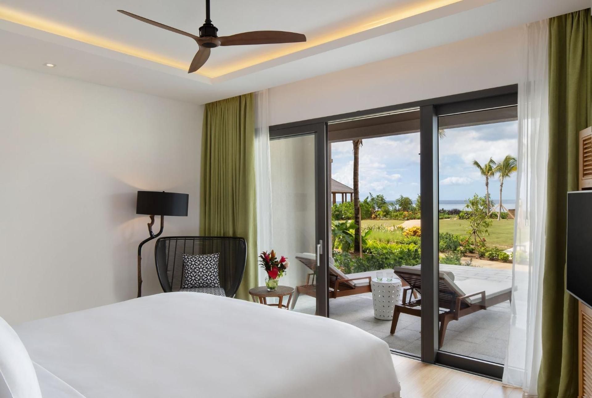 Premium King Room with Pool Access