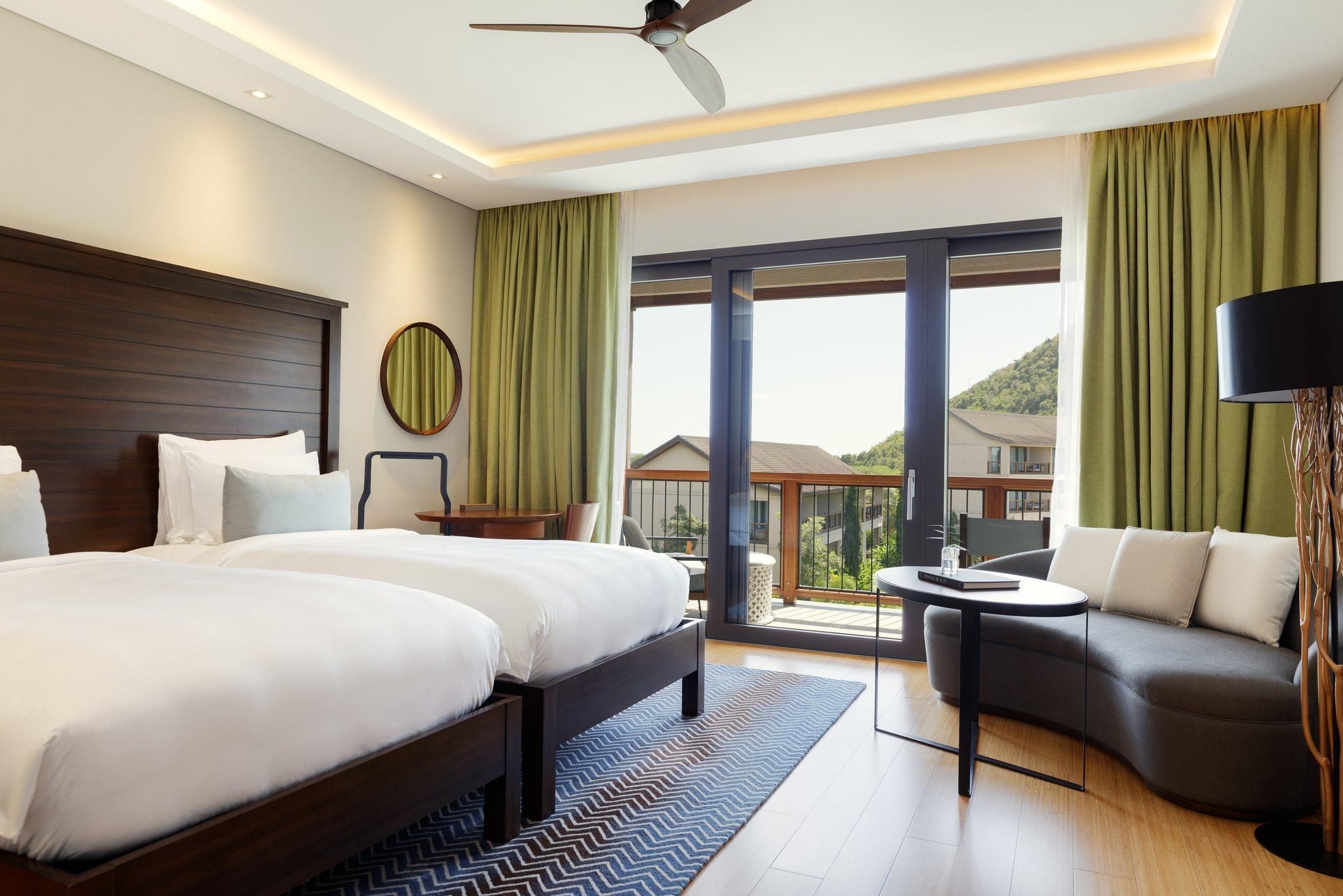 2 Twin Premium Mountain View