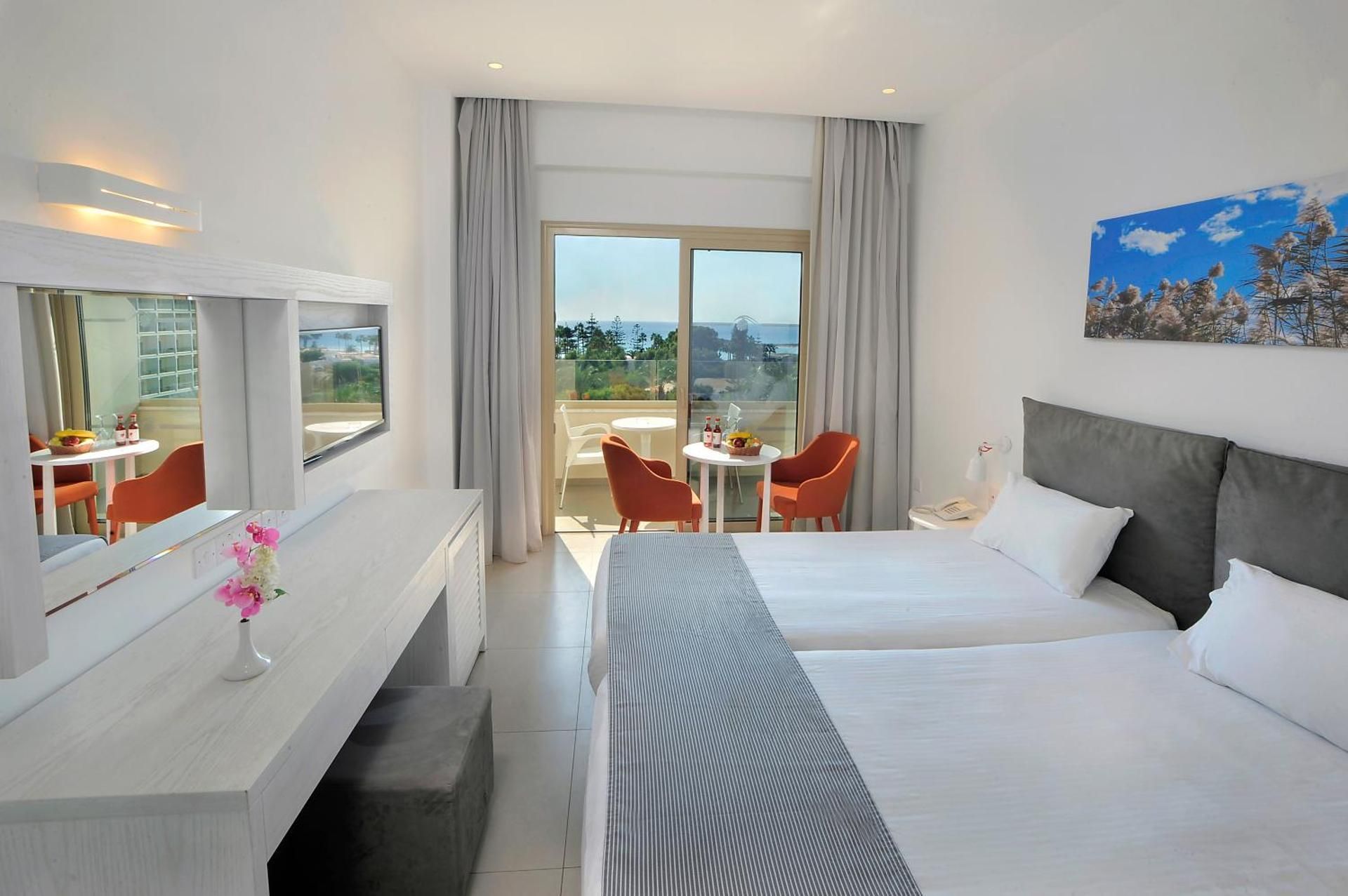 Superior Room with Pool and Sea View