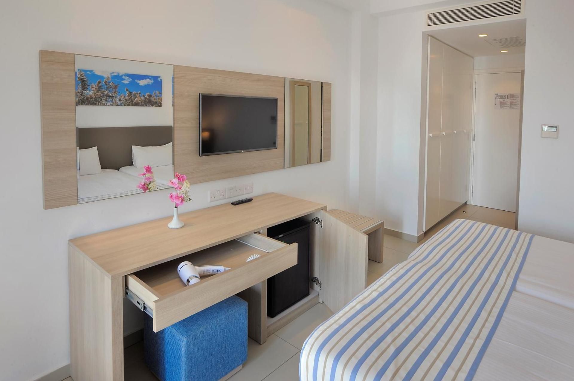 Superior Room with Inland View