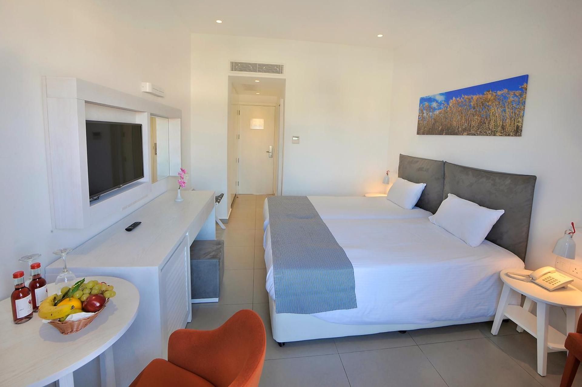 Superior Room with Pool and Sea View
