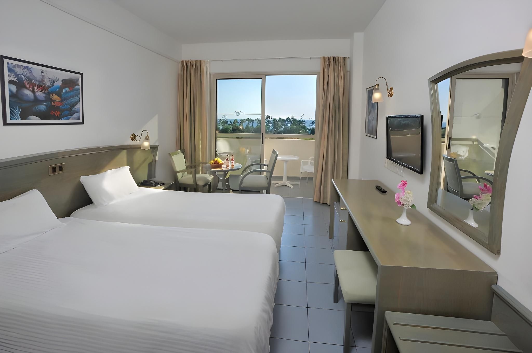 Standard Room with Pool and Sea View