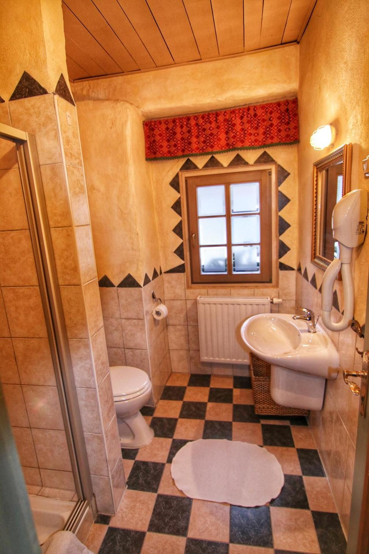 One-Bedroom Apartment (4 Adults)