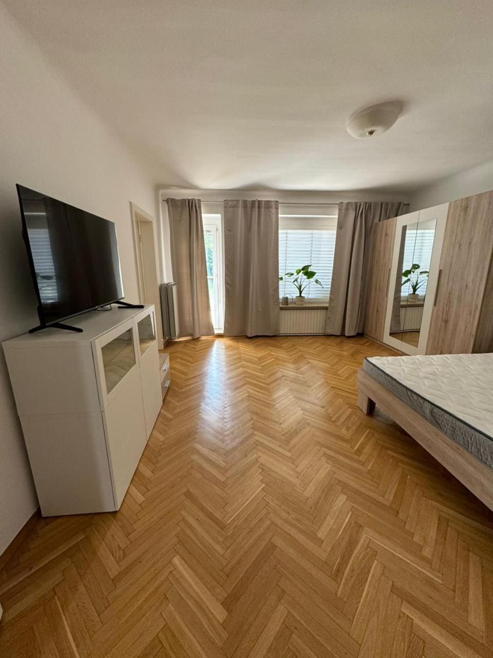 Large Double Room