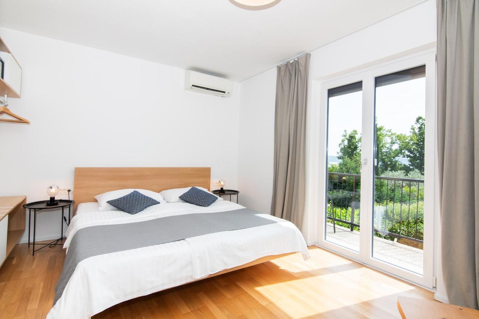 Forgotten Garden Apartments and Rooms Studio with Balcony