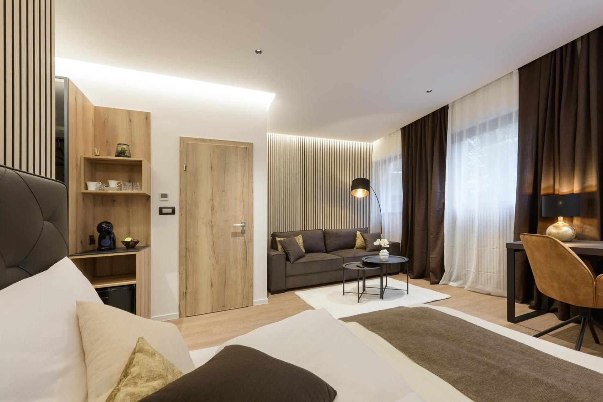 Deluxe King Suite