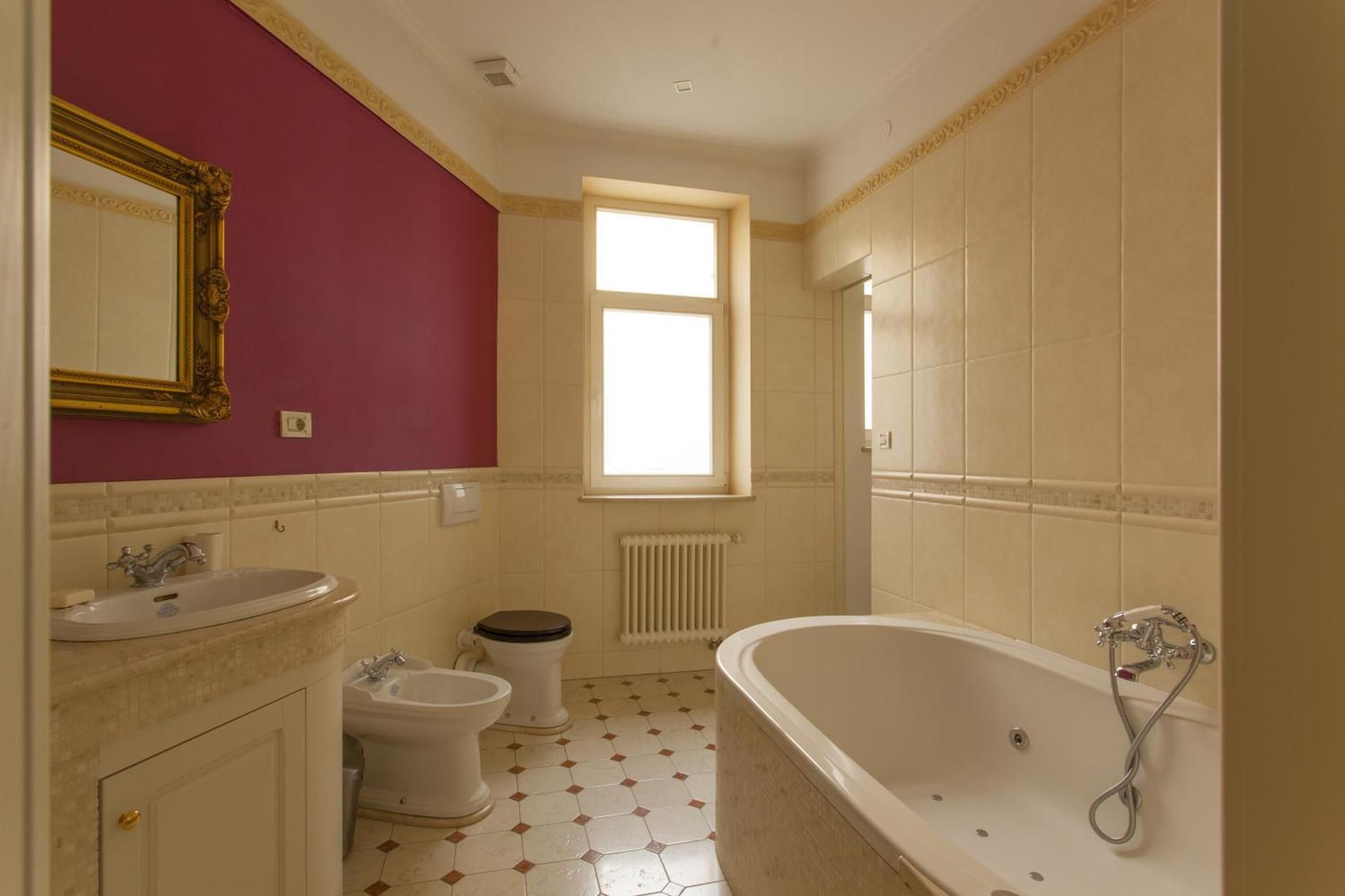 Three-Bedroom Apartment with Main Square View