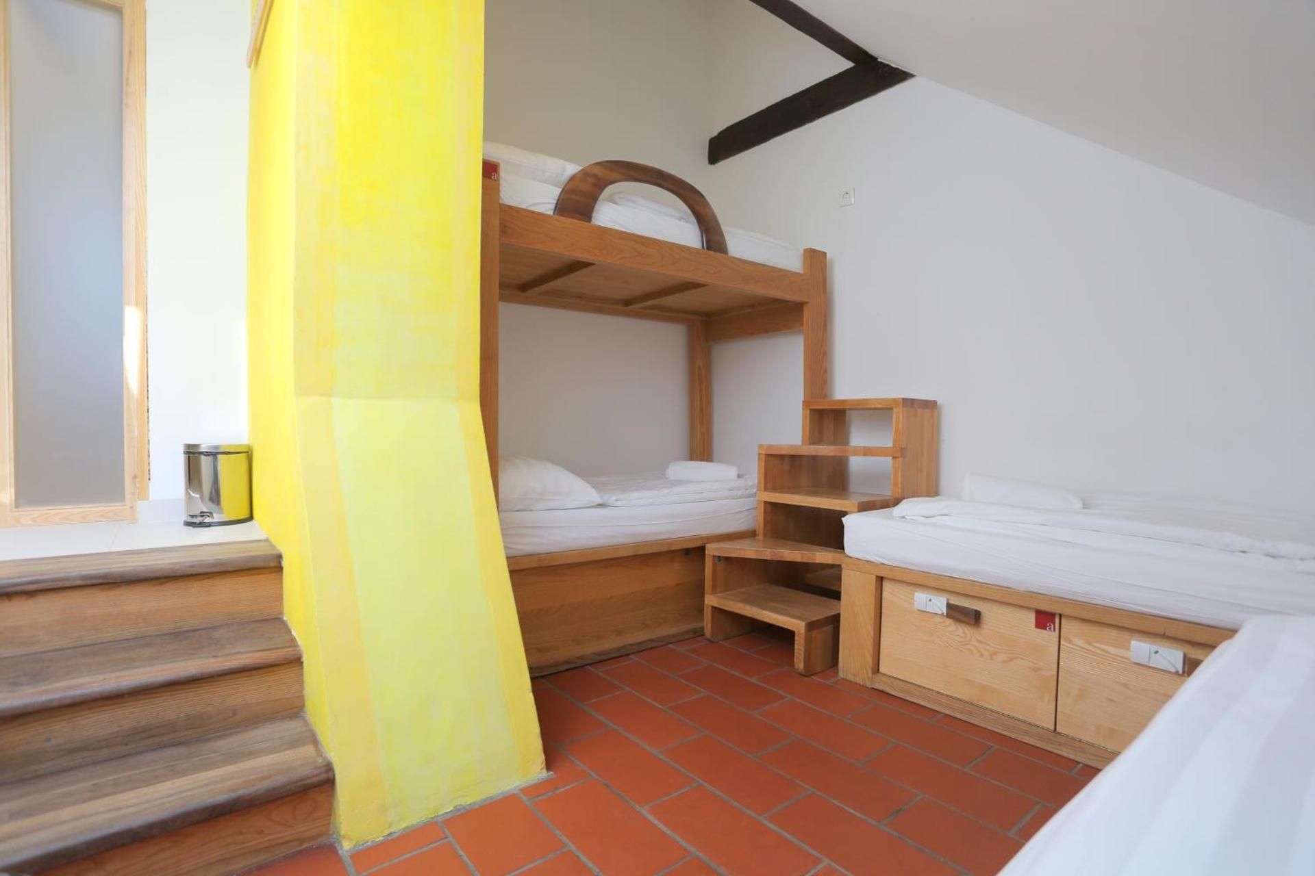 Single Bed in Mixed Dormitory Room