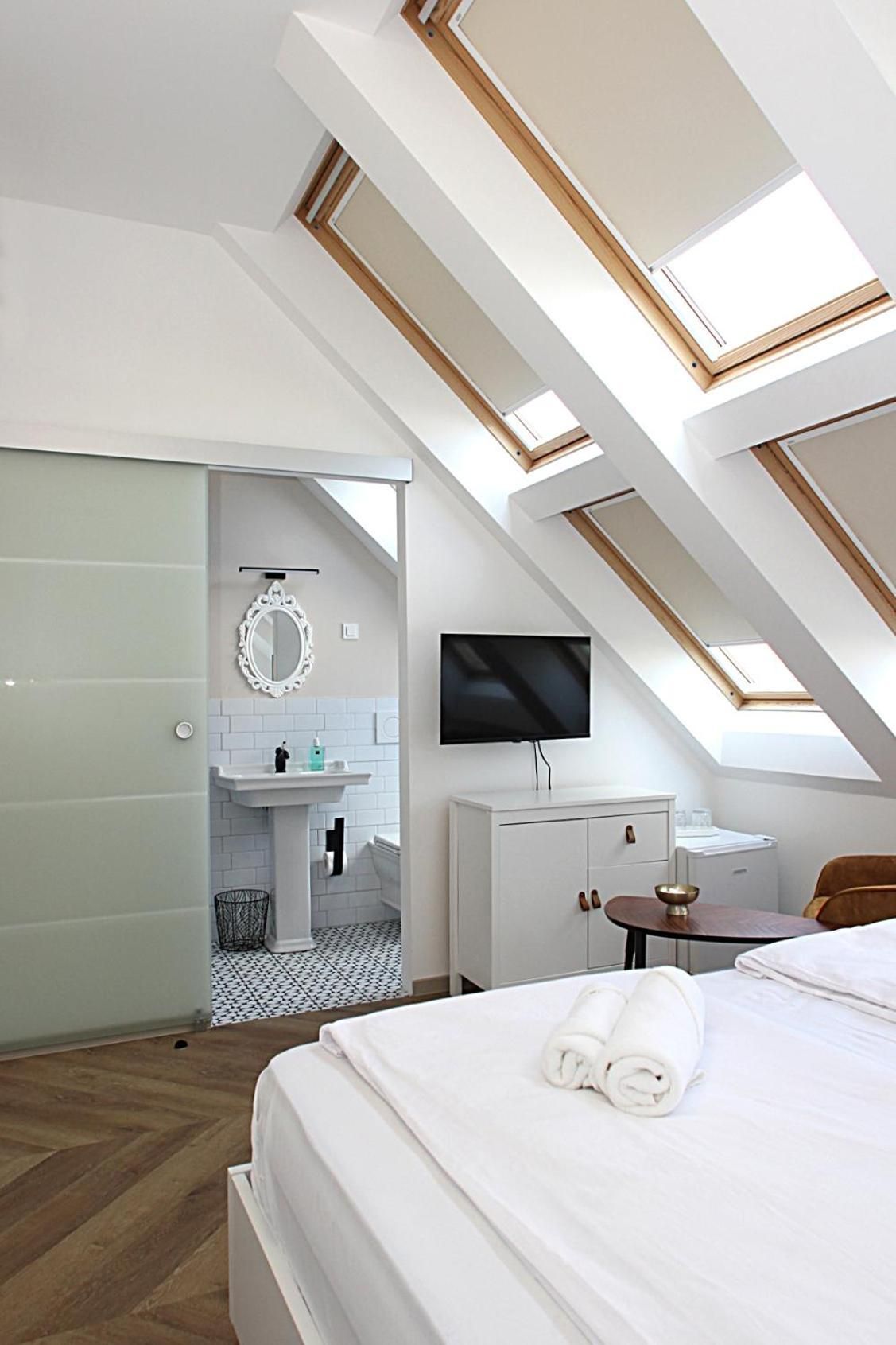 D Rooms Deluxe Room 3