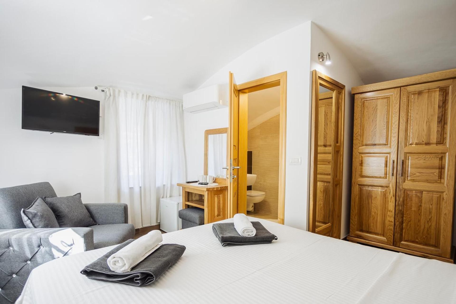 Hotel Siska Economy Double Room 3