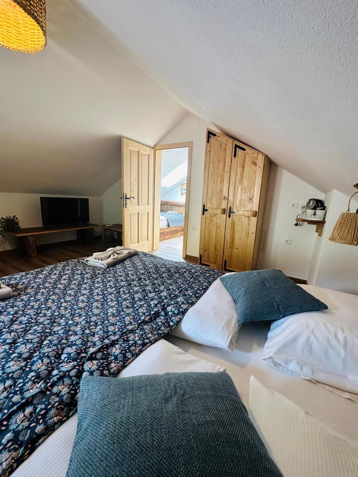 Rooms Murka Deluxe Triple Room 2