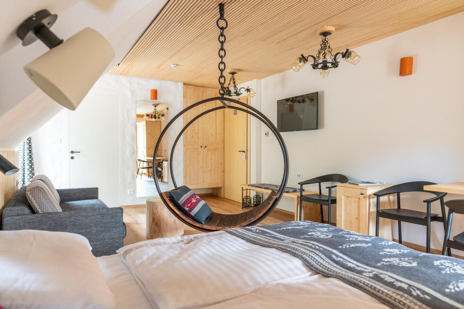 Deluxe Double Room (2 Adults + 1 Child)