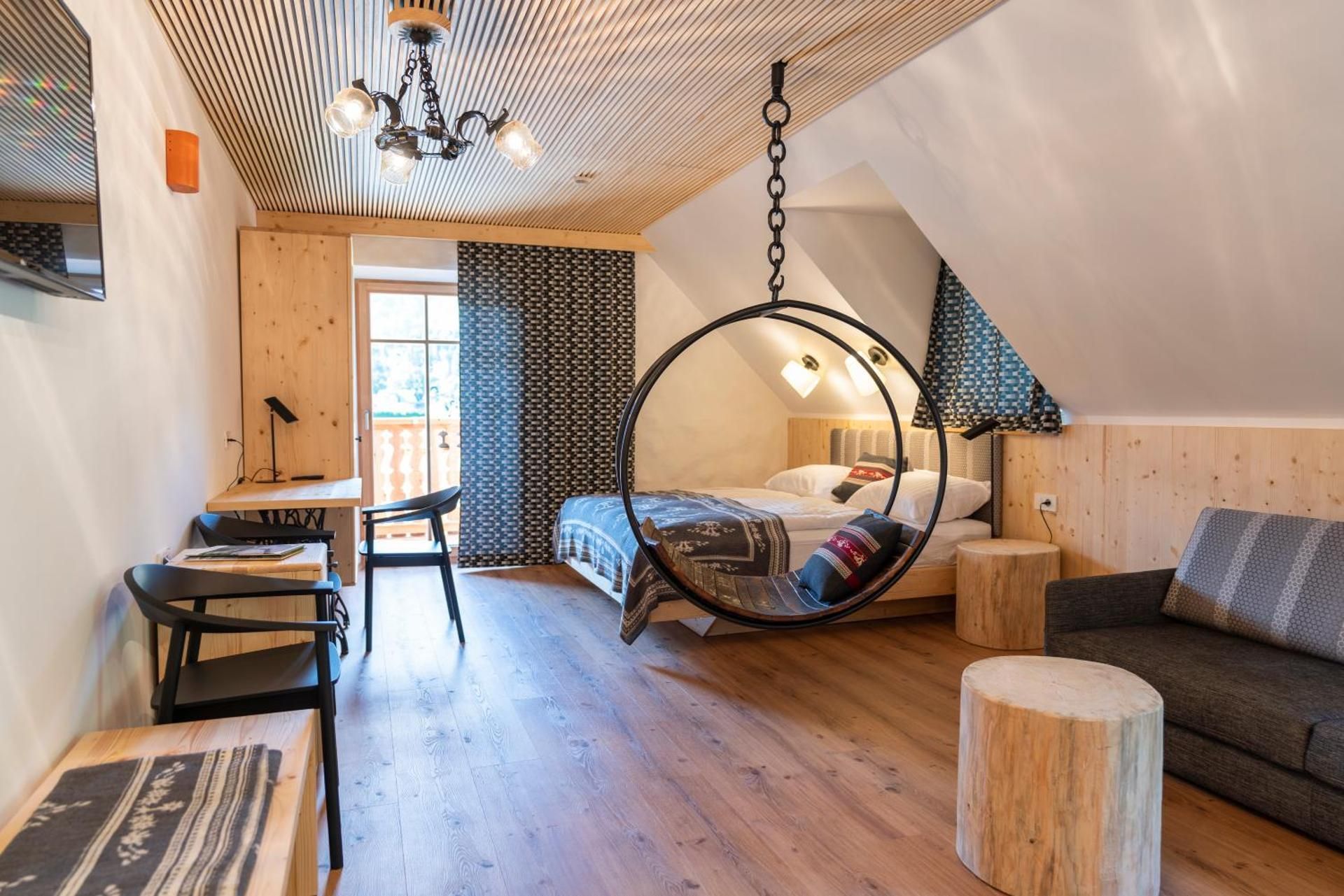 Deluxe Double Room (2 Adults + 1 Child)
