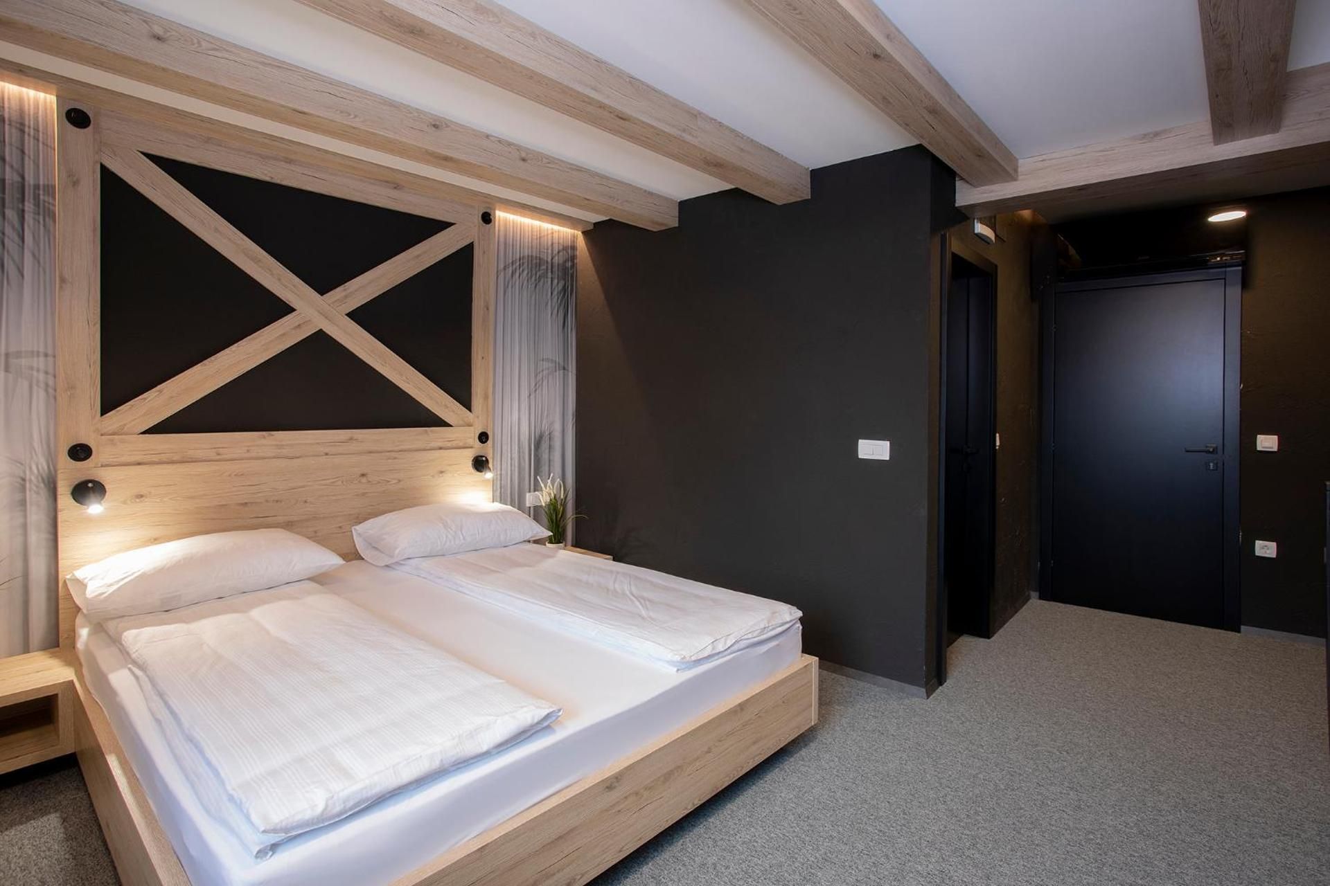 Quadruple Room with Private Bathroom