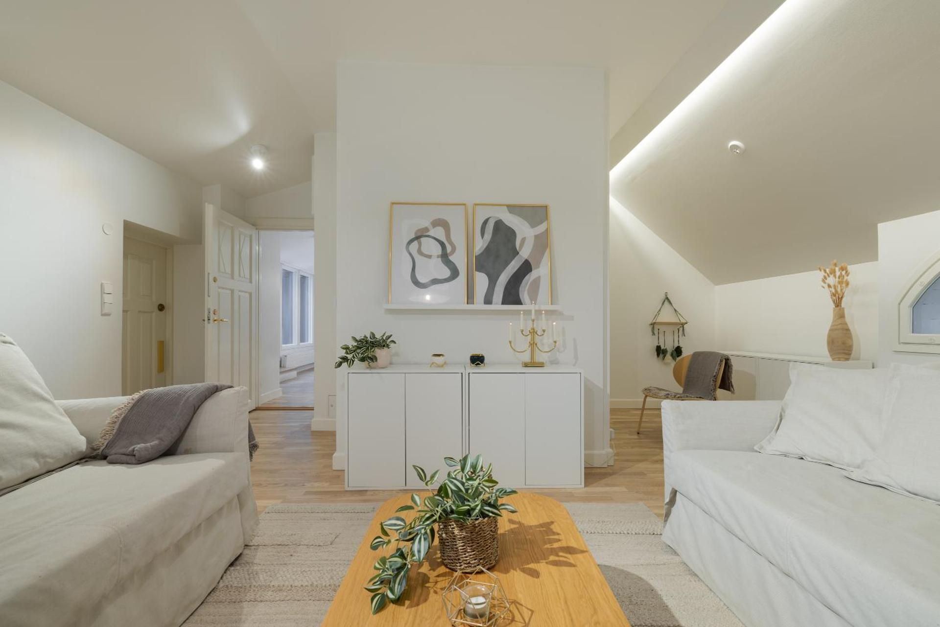 Two-Bedroom Deluxe Apartment with Balcony
