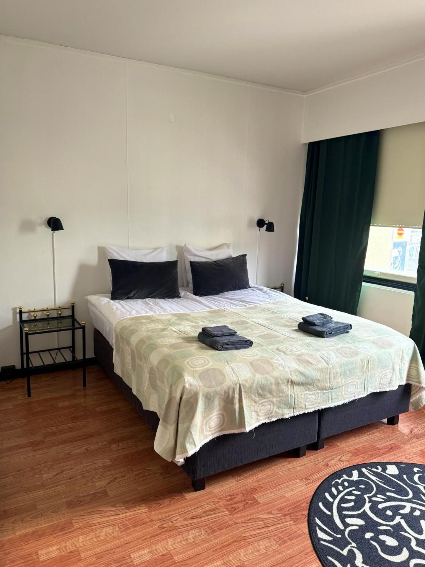 Deluxe Double Room (2 Adults + 1 Child)