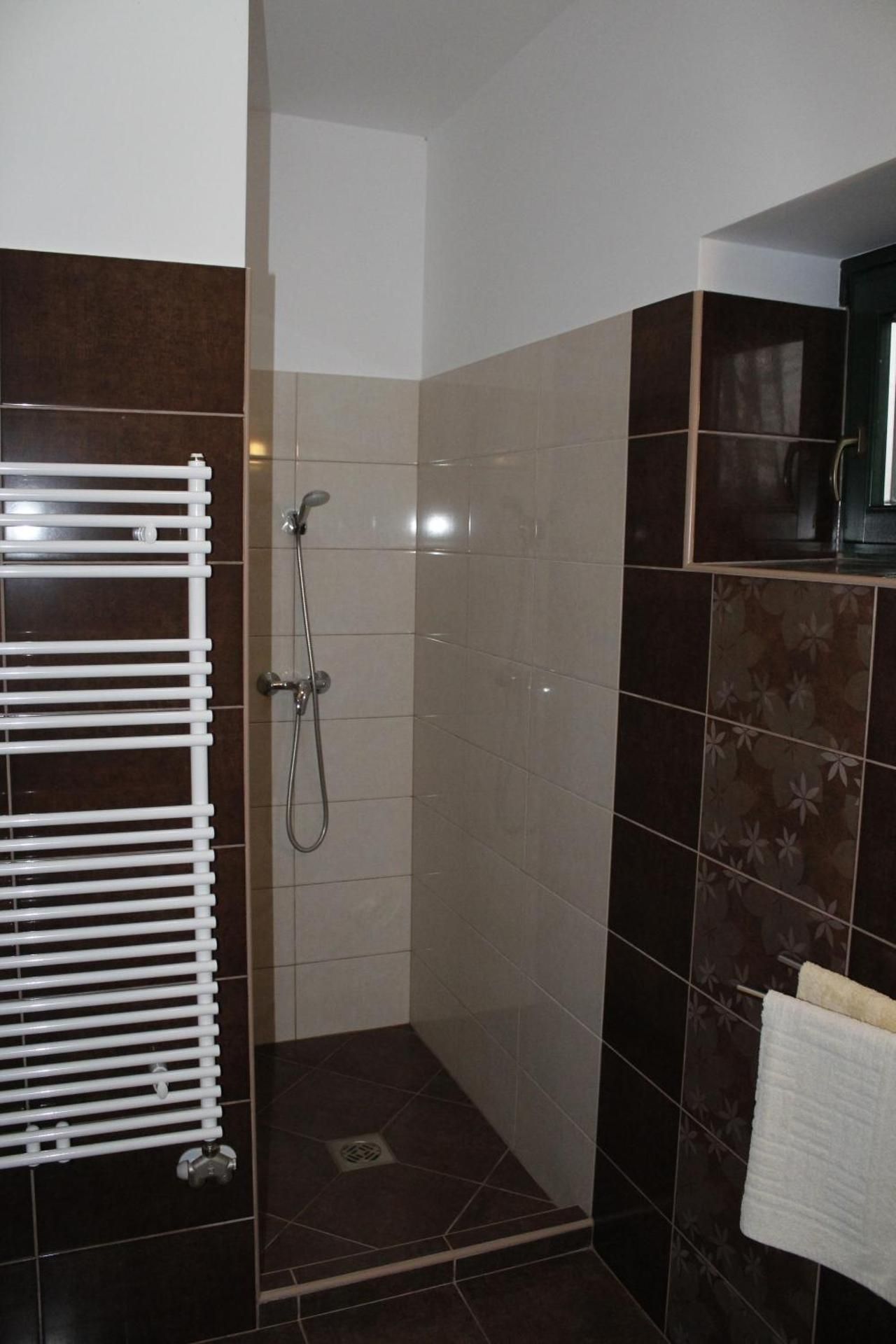 Hunor Lovastanya Double Room with Private Bathroom 2