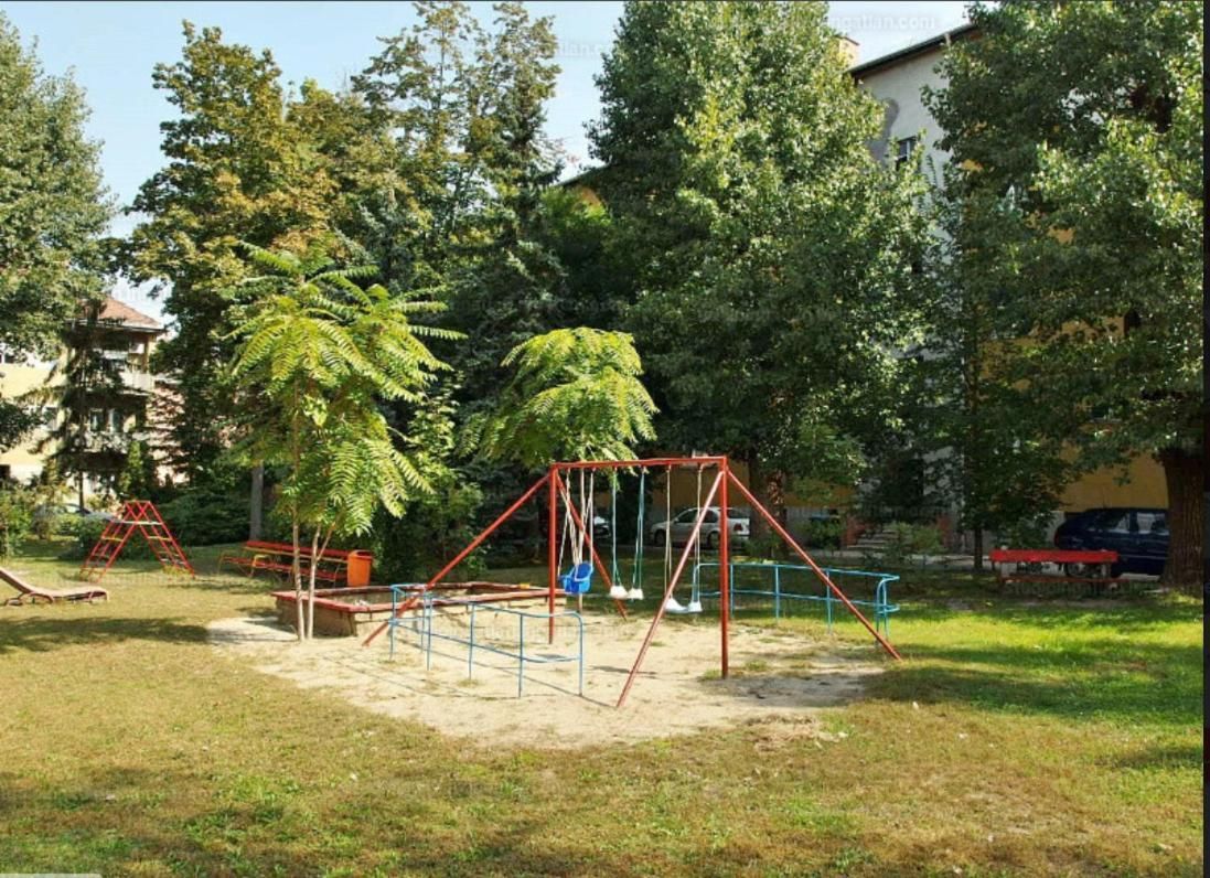 2 STUDIO