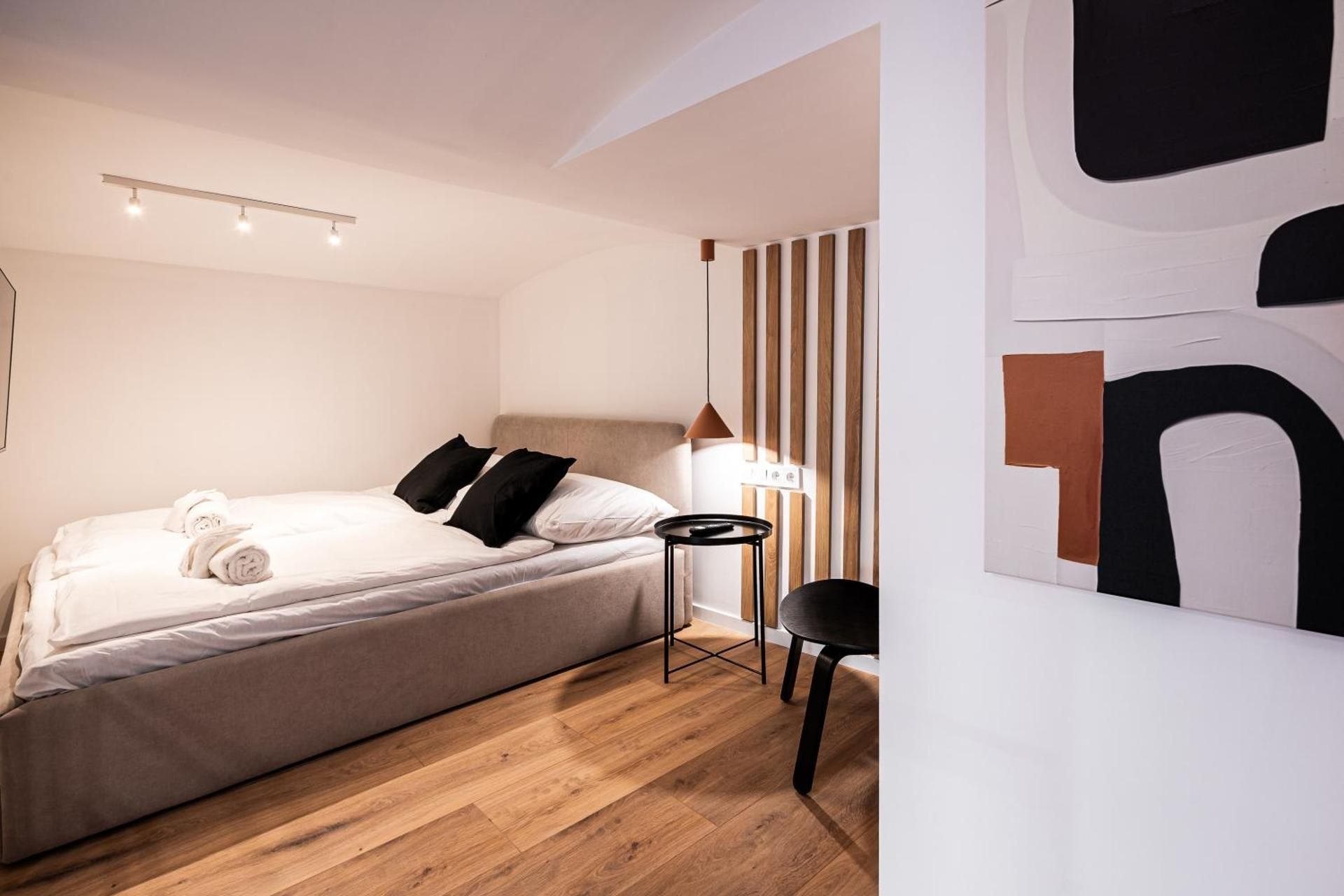 DELUXE APARTMENT