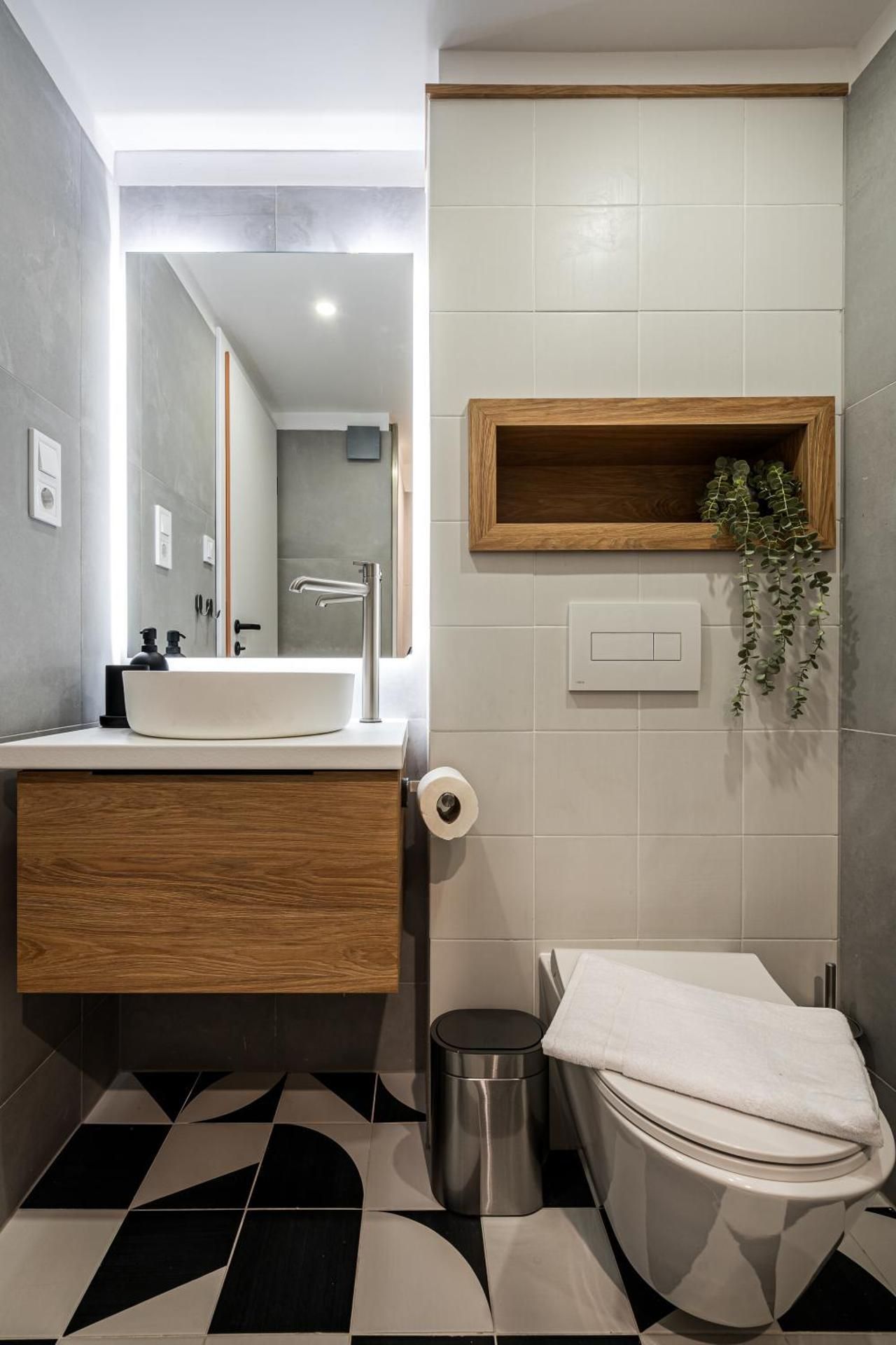 DELUXE APARTMENT