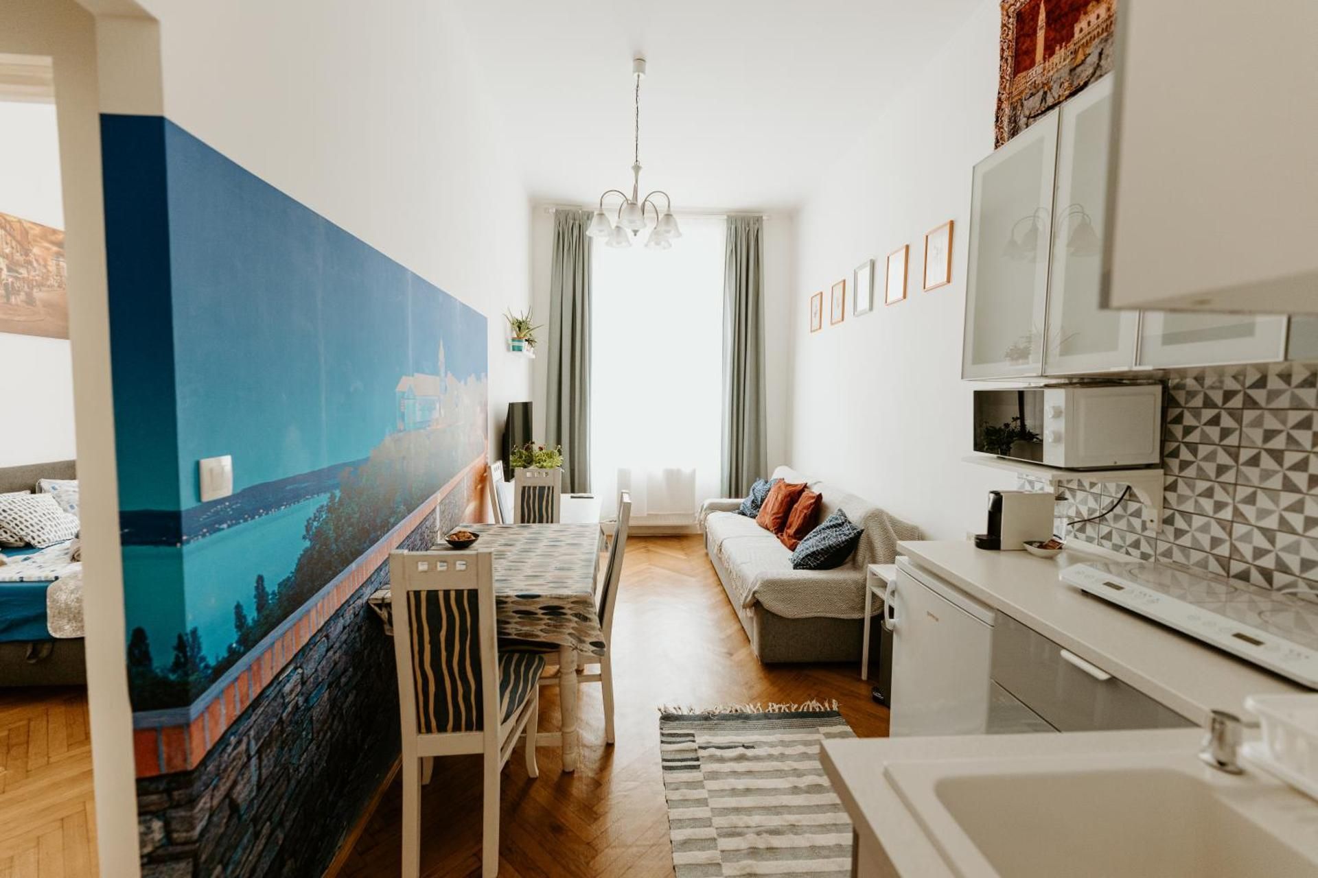 One-Bedroom Apartment