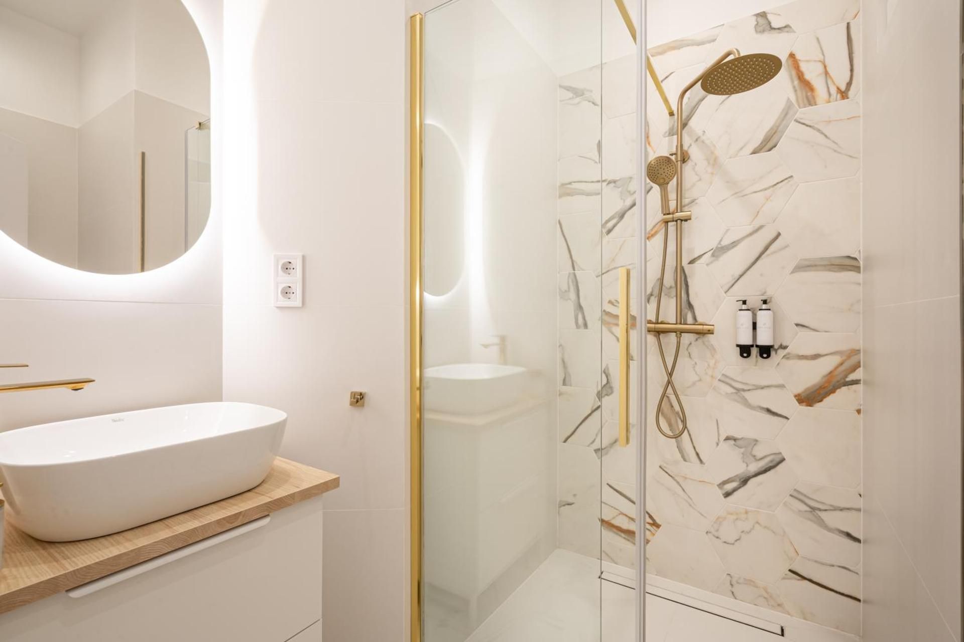 One-Bedroom Deluxe Apartment