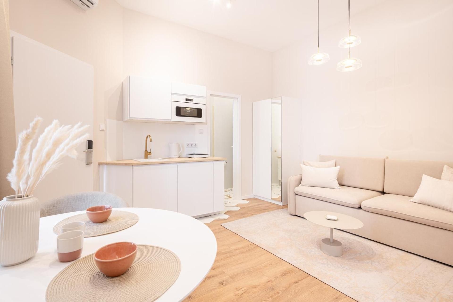 One-Bedroom Deluxe Apartment