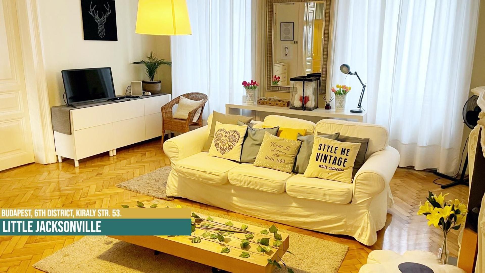 DELUXE APARTMENT