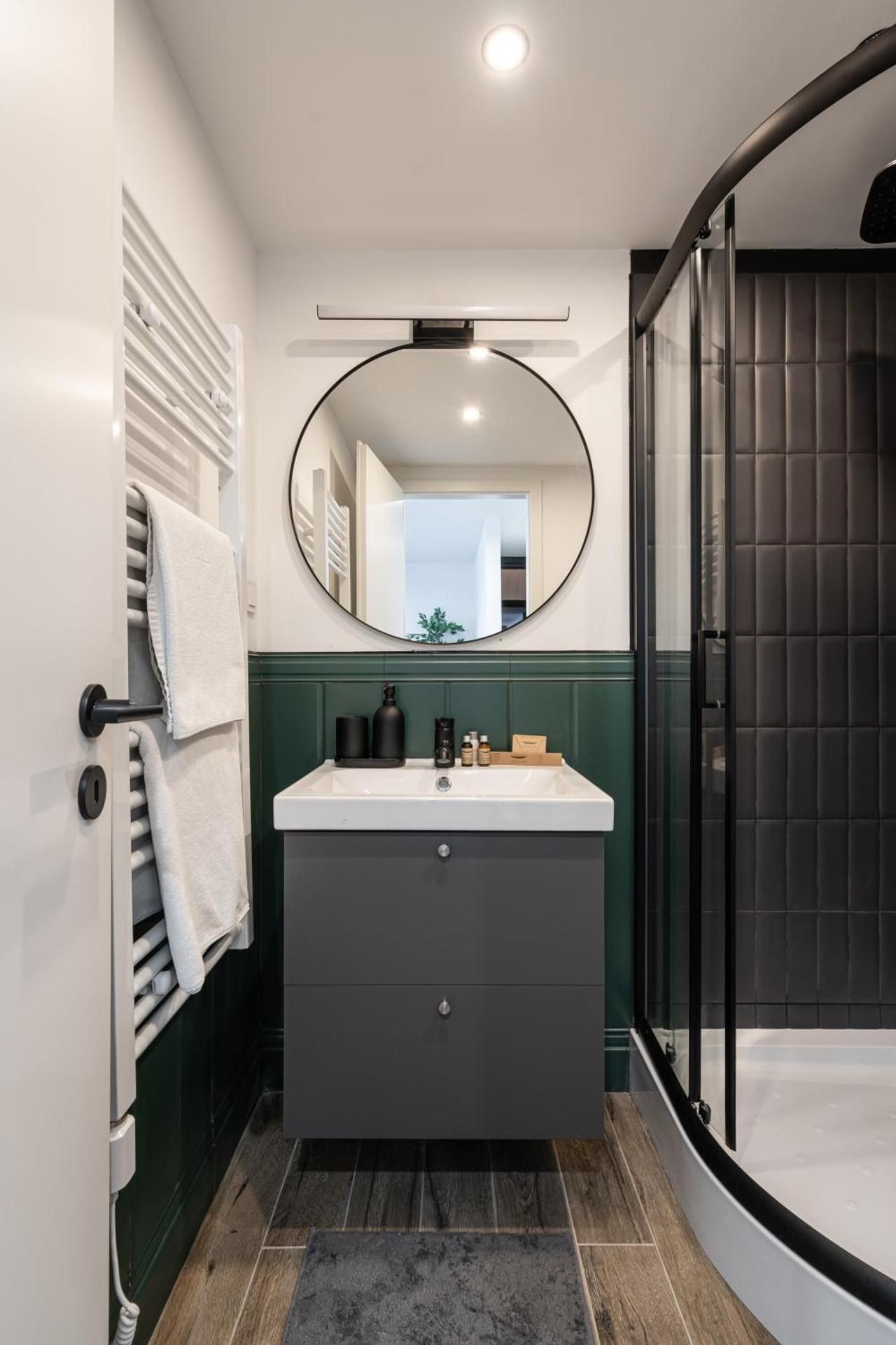 DELUXE APARTMENT