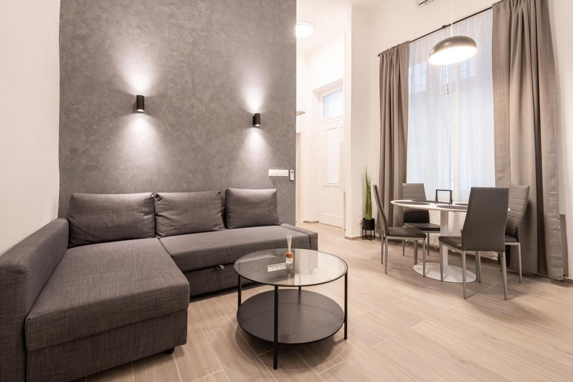 DELUXE APARTMENT