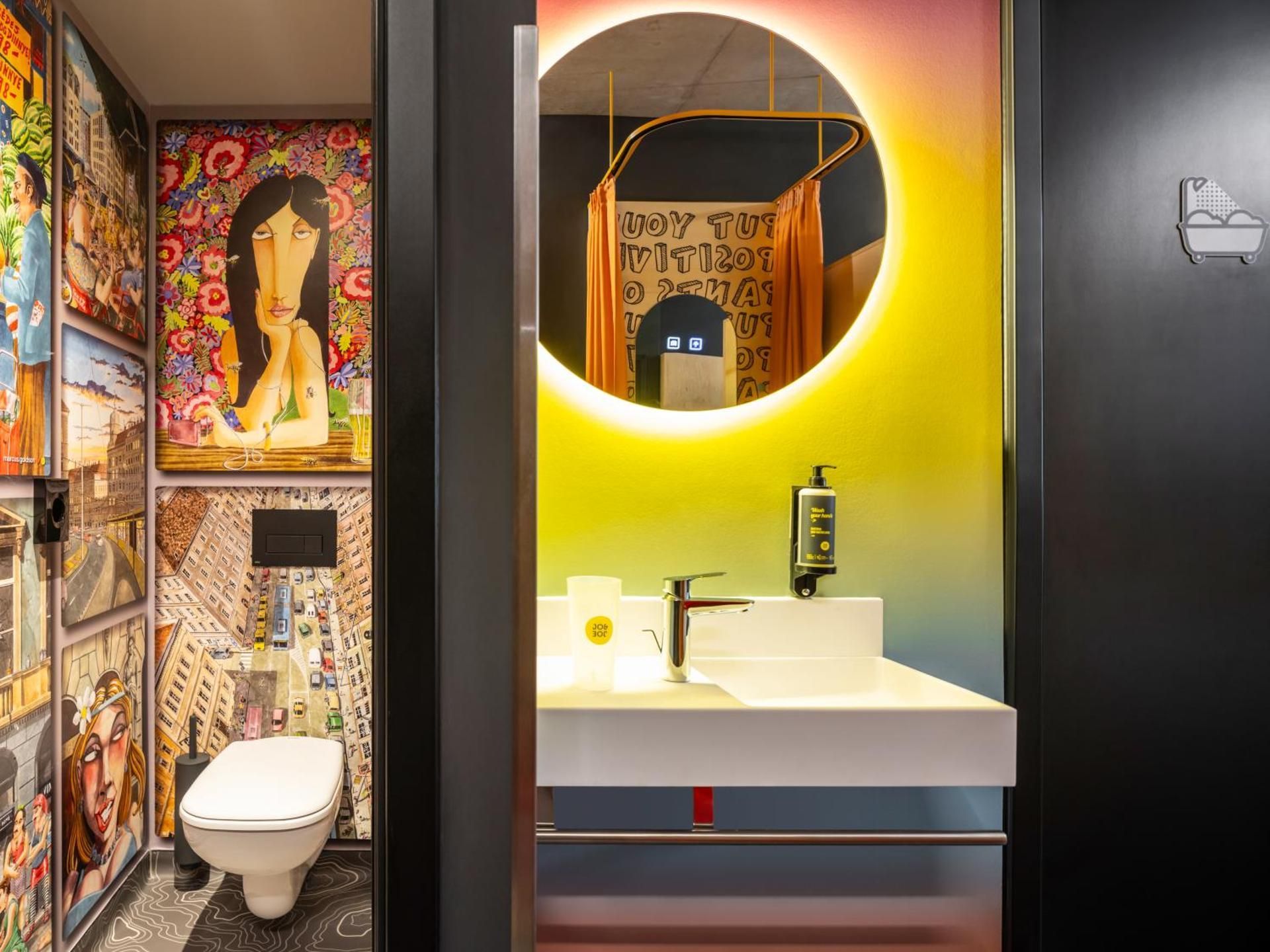 JO&JOE Budapest Double Room - Mobility Accessible 2