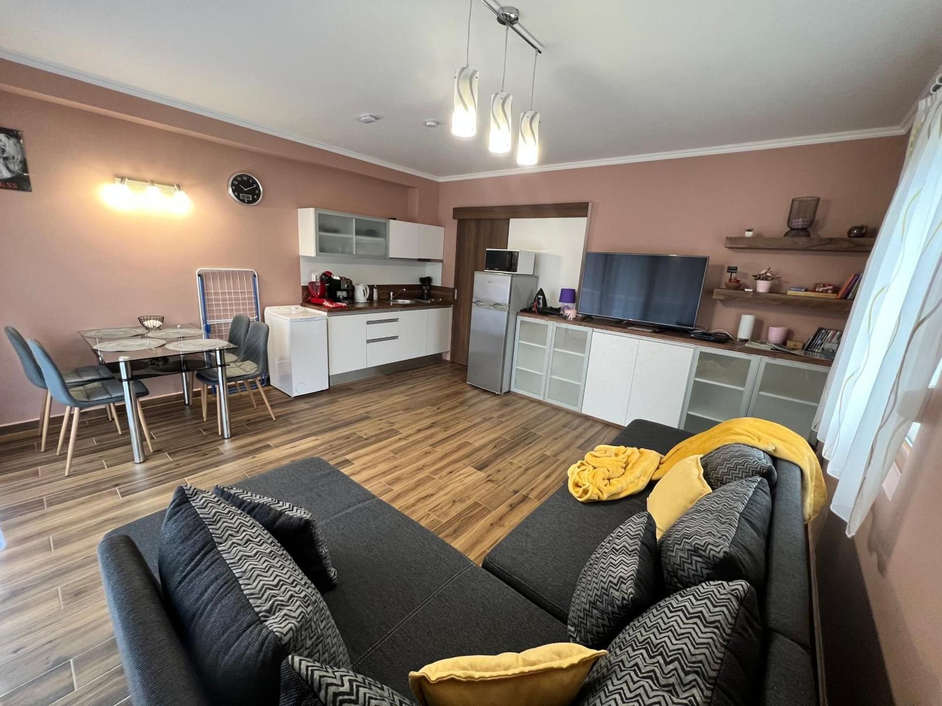 Premier One-Bedroom Apartment