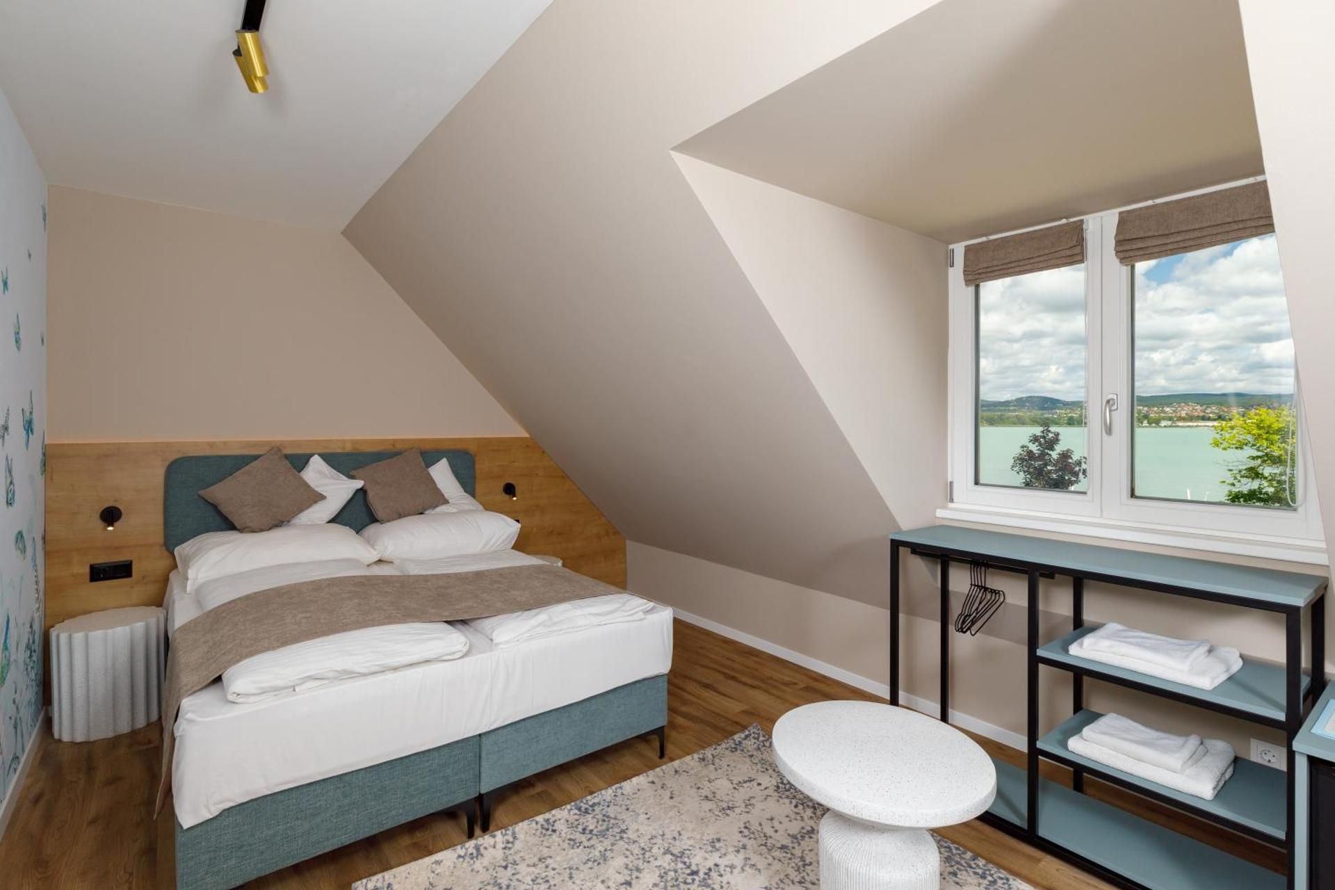 Double Room with Lake View