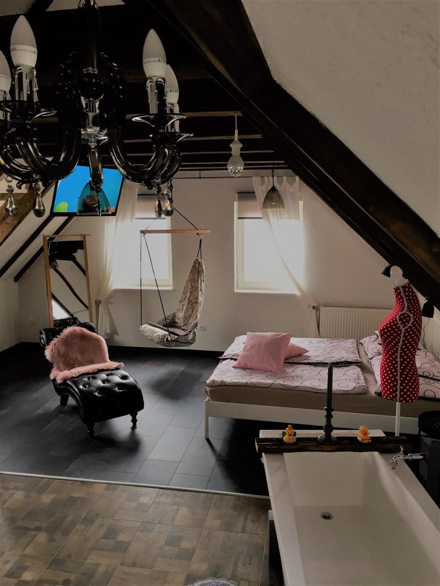 DELUXE APARTMENT